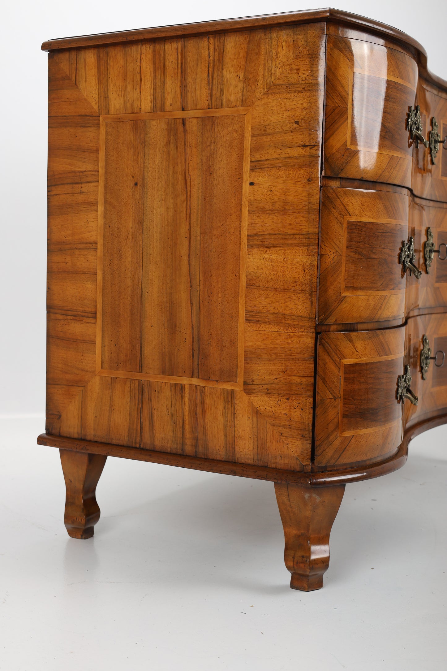 Barockkommode in Nussbaum um 1770