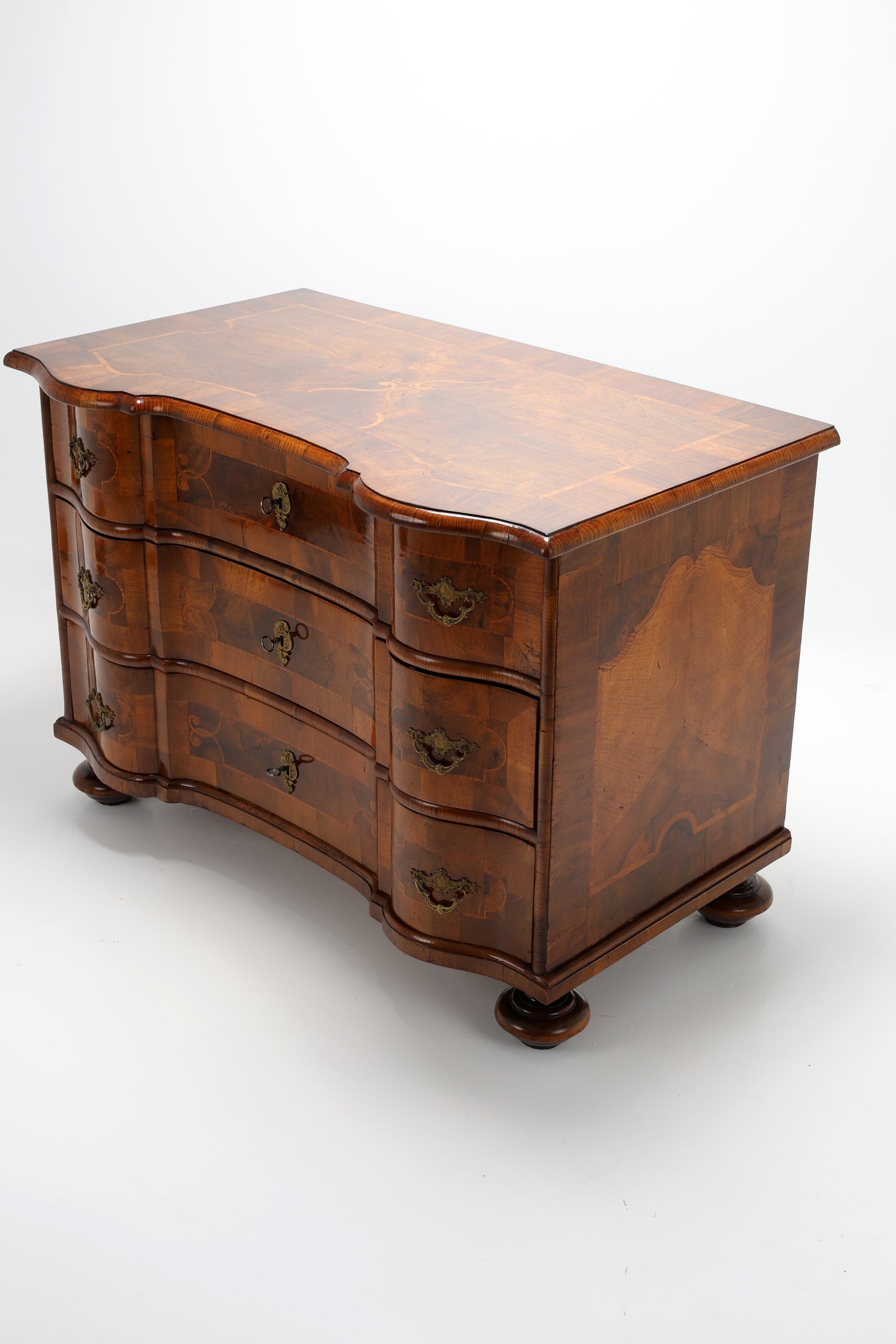 Barockkommode in Nussbaum um 1760