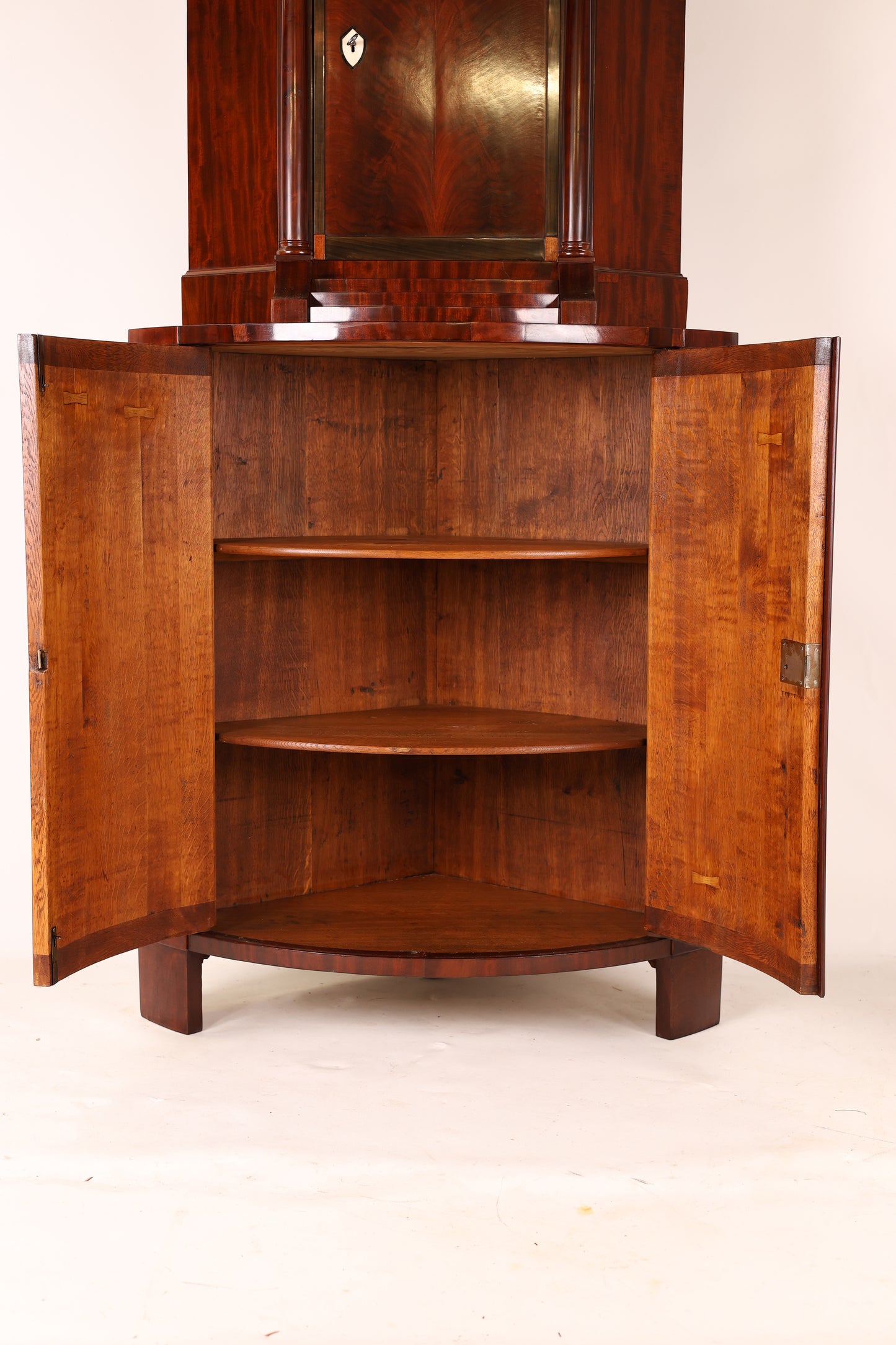 Empire Eckschrank in Mahagoni Dänemark FR um 1810
