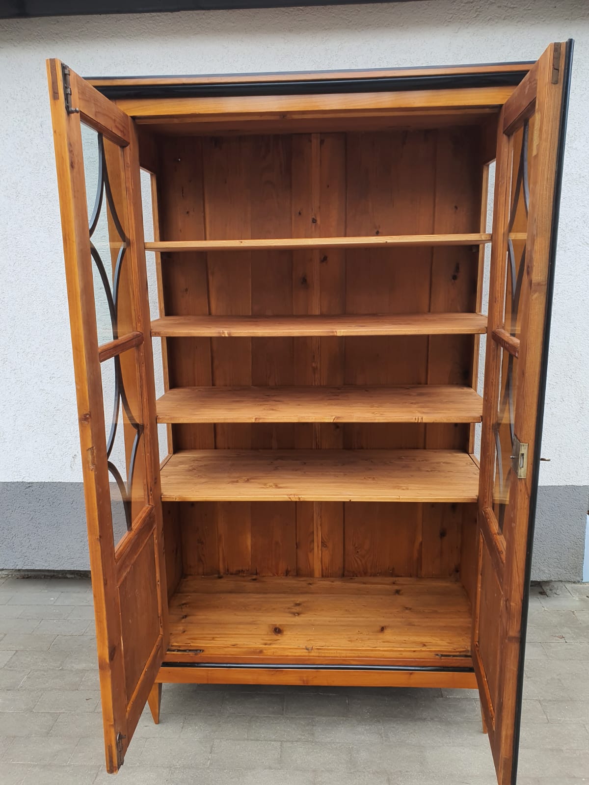 Biedermeier Vitrine in Kirschbaum um 1830