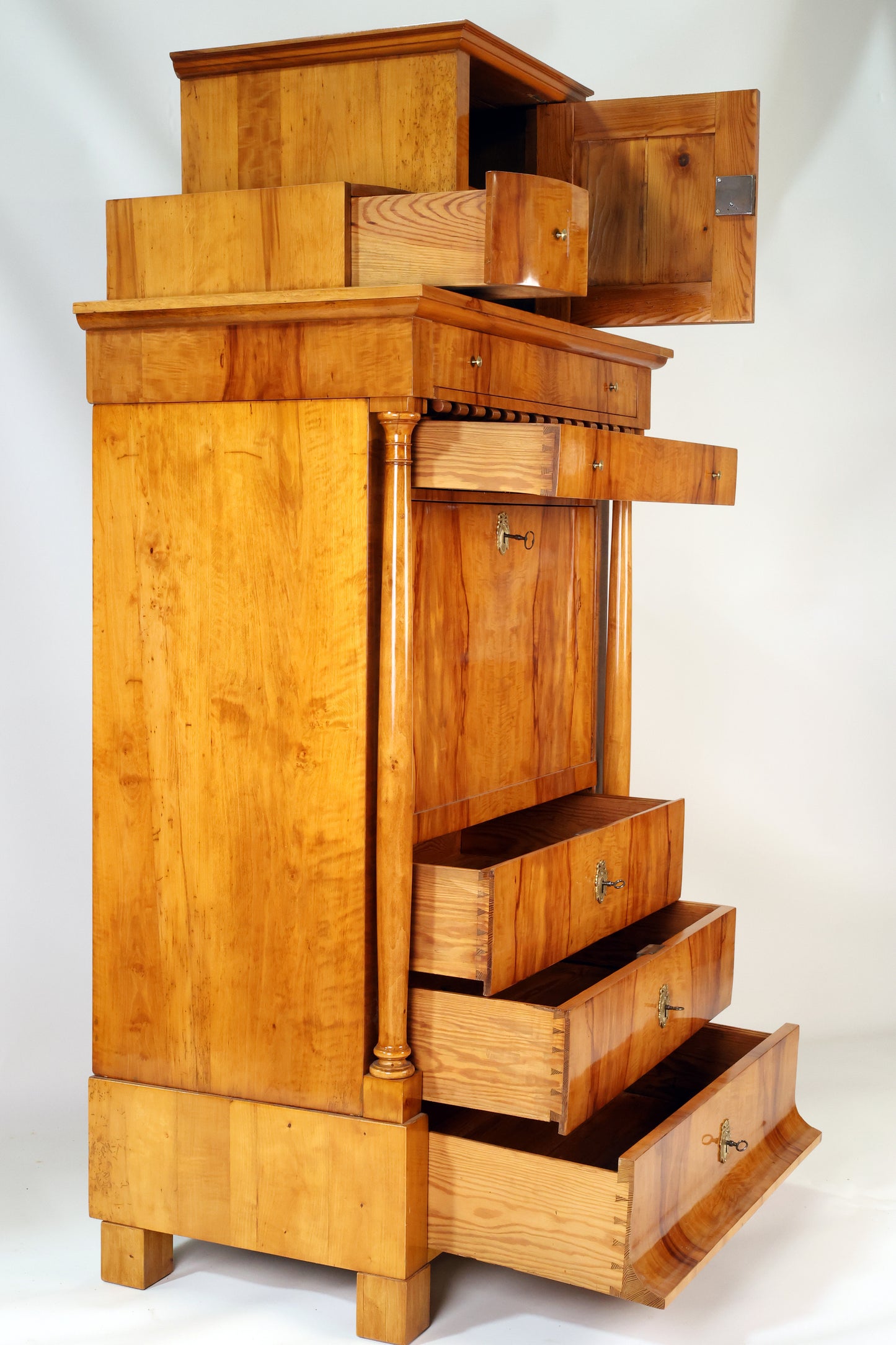Biedermeier Sekretär in Apfelholz um 1820