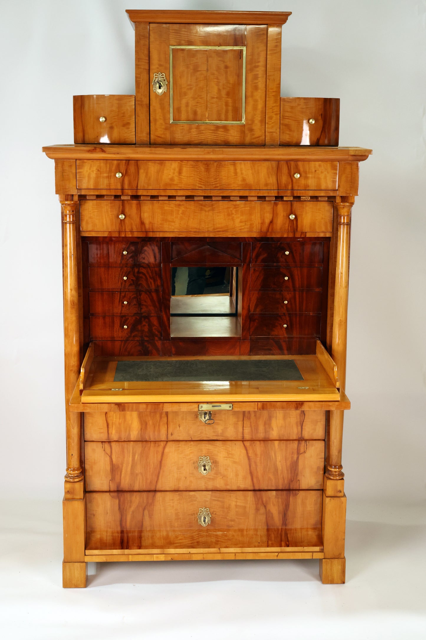 Biedermeier Sekretär in Apfelholz um 1820