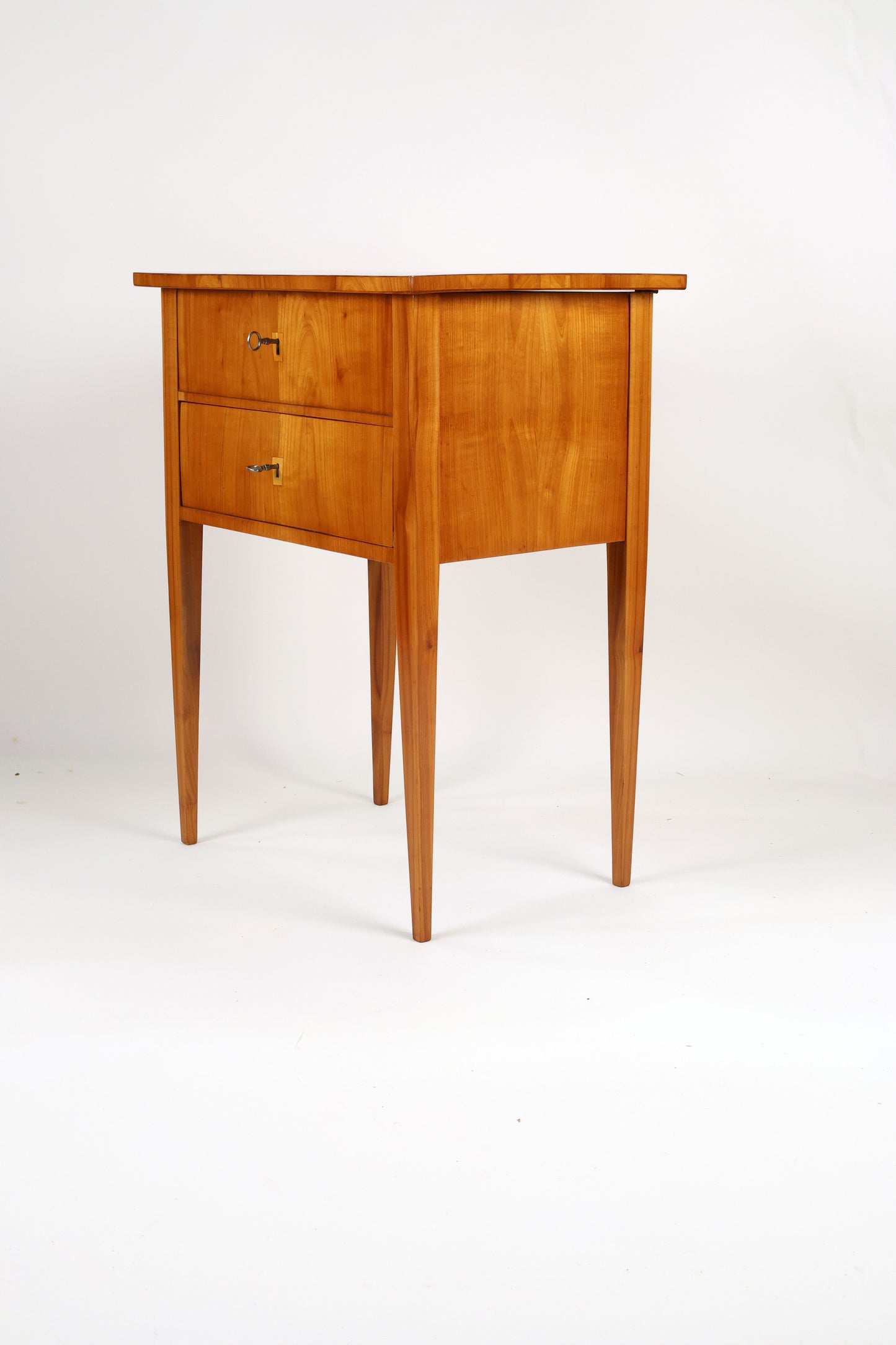 Beistelltisch Biedermeier in Kirschbaum um 1830