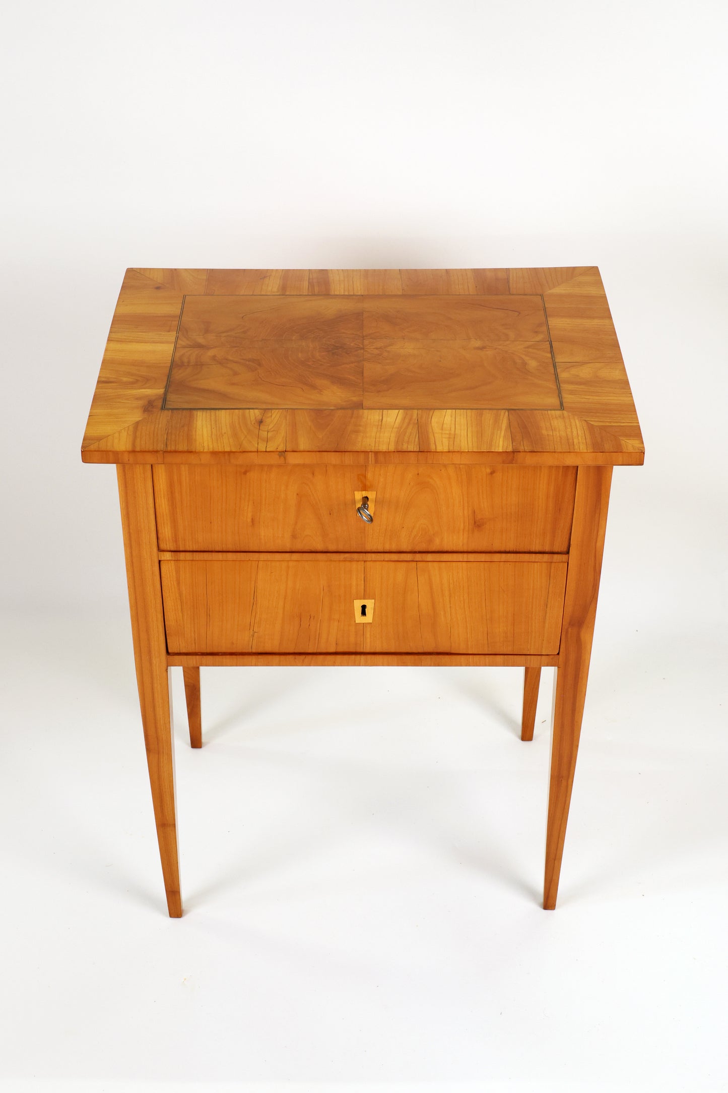 Beistelltisch Biedermeier in Kirschbaum um 1830