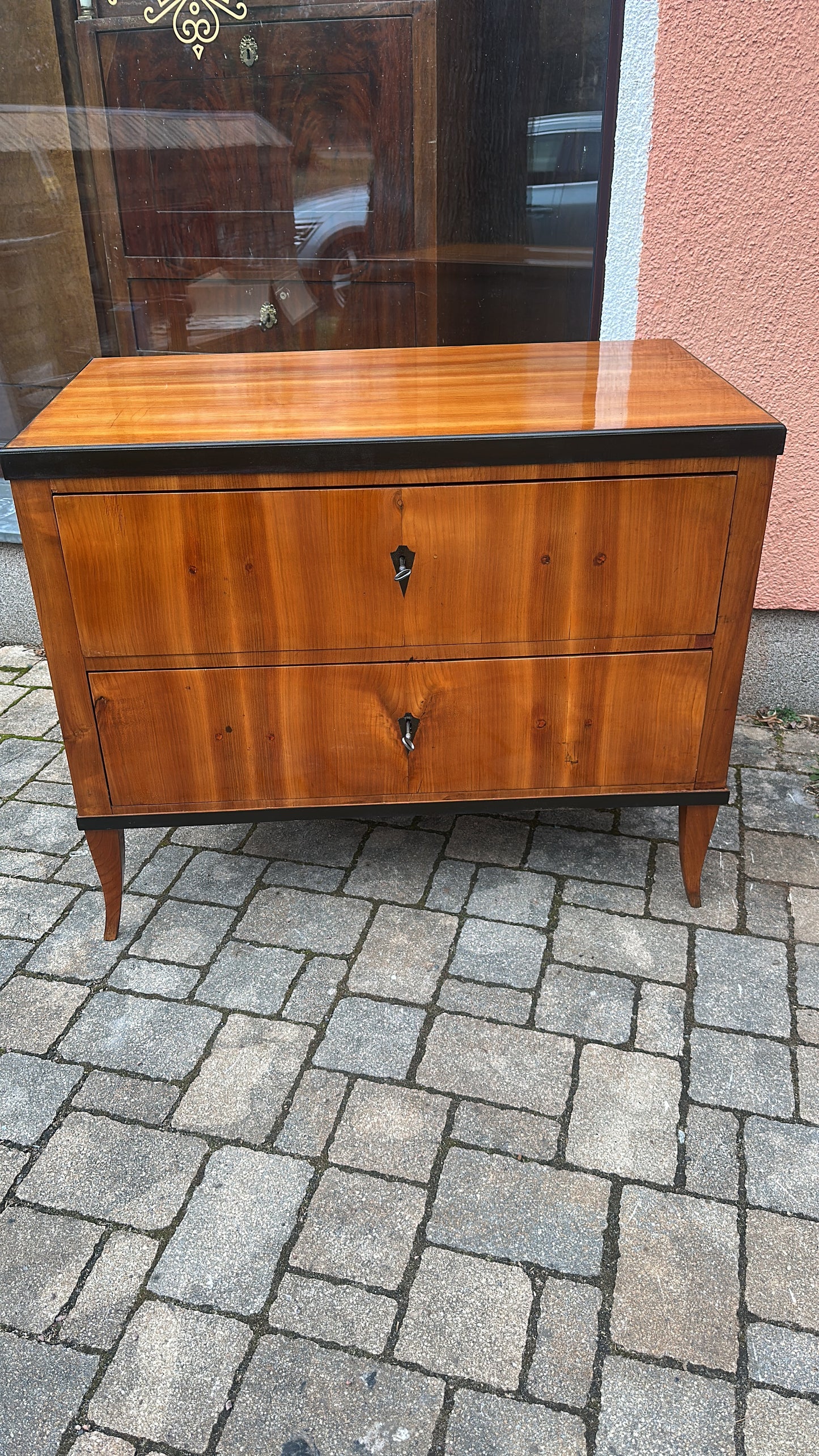 Biedermeierkommode in Kirschbaum um 1820