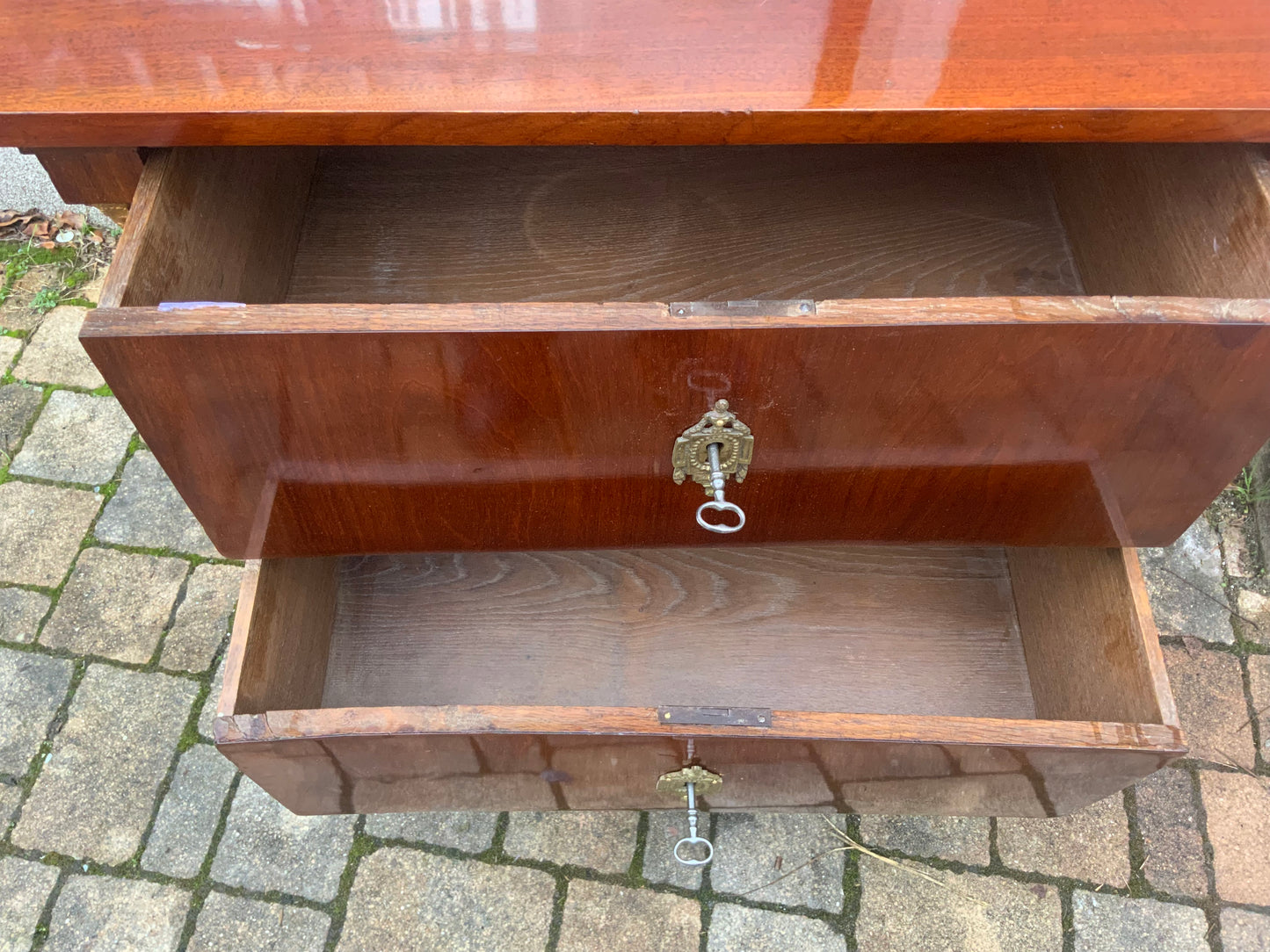 Kleine Empirekommode in Mahagoni um 1810