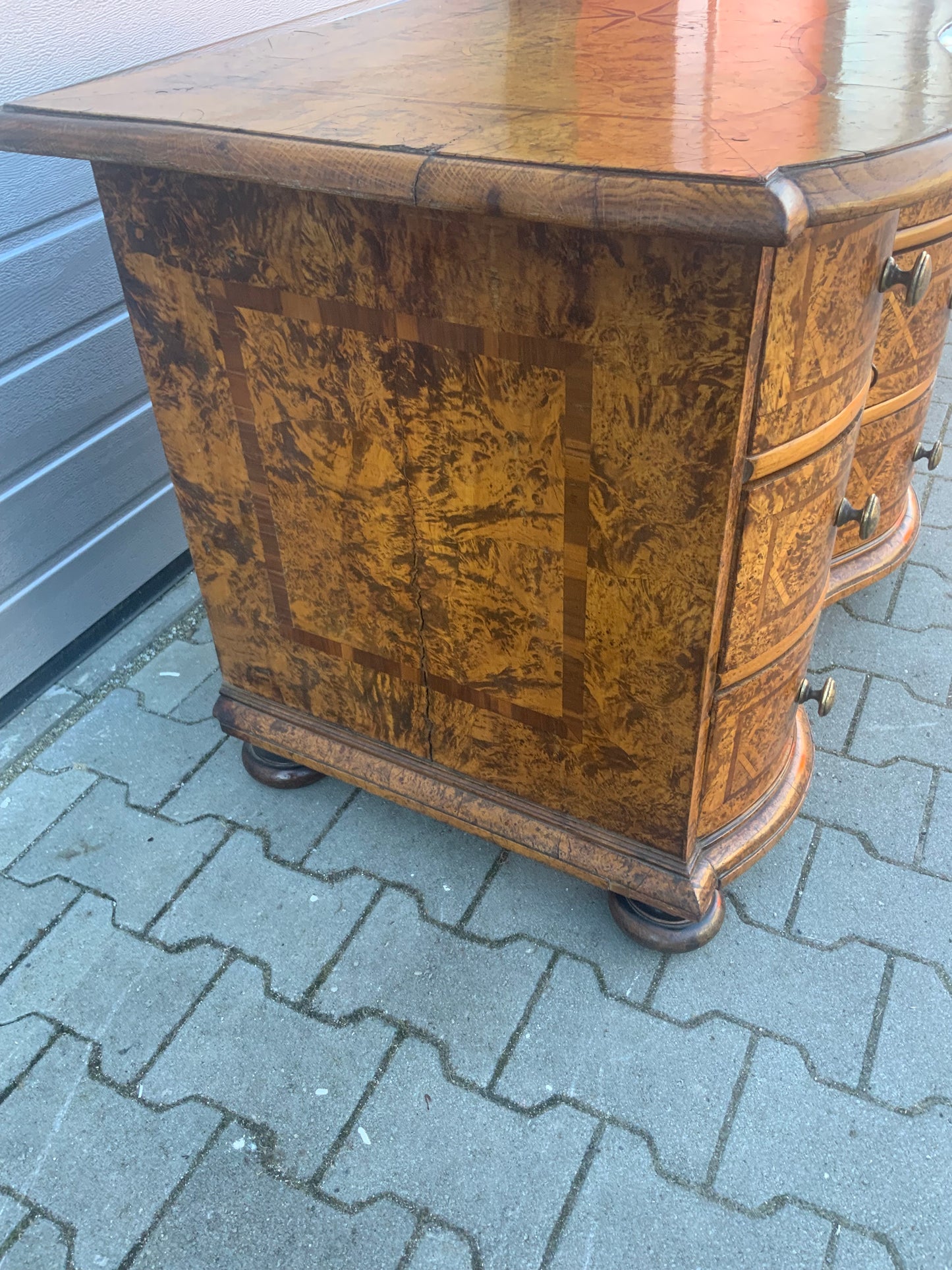 Braunschweiger Barockkommode in Ahornmaser um 1760