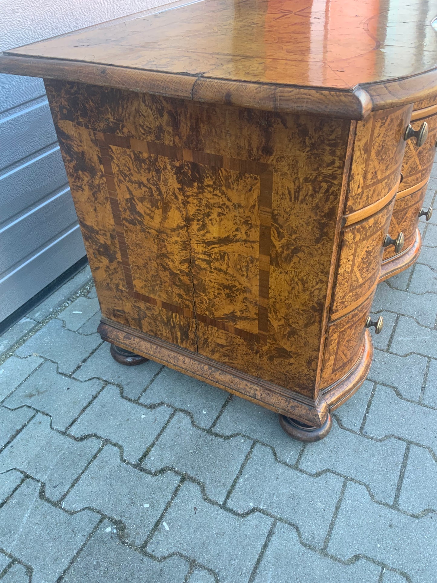 Braunschweiger Barockkommode in Ahornmaser um 1760