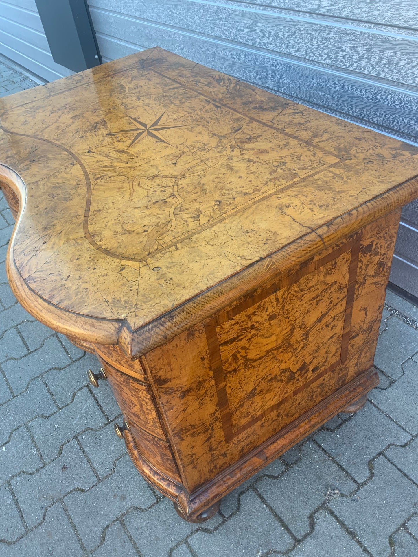 Braunschweiger Barockkommode in Ahornmaser um 1760