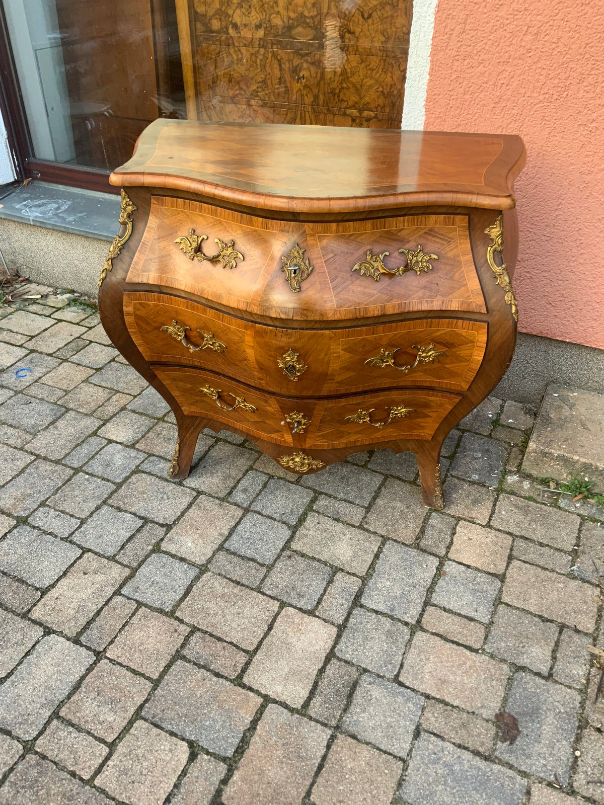 Skandinavische Barockkommode in Nussbaum um 1900