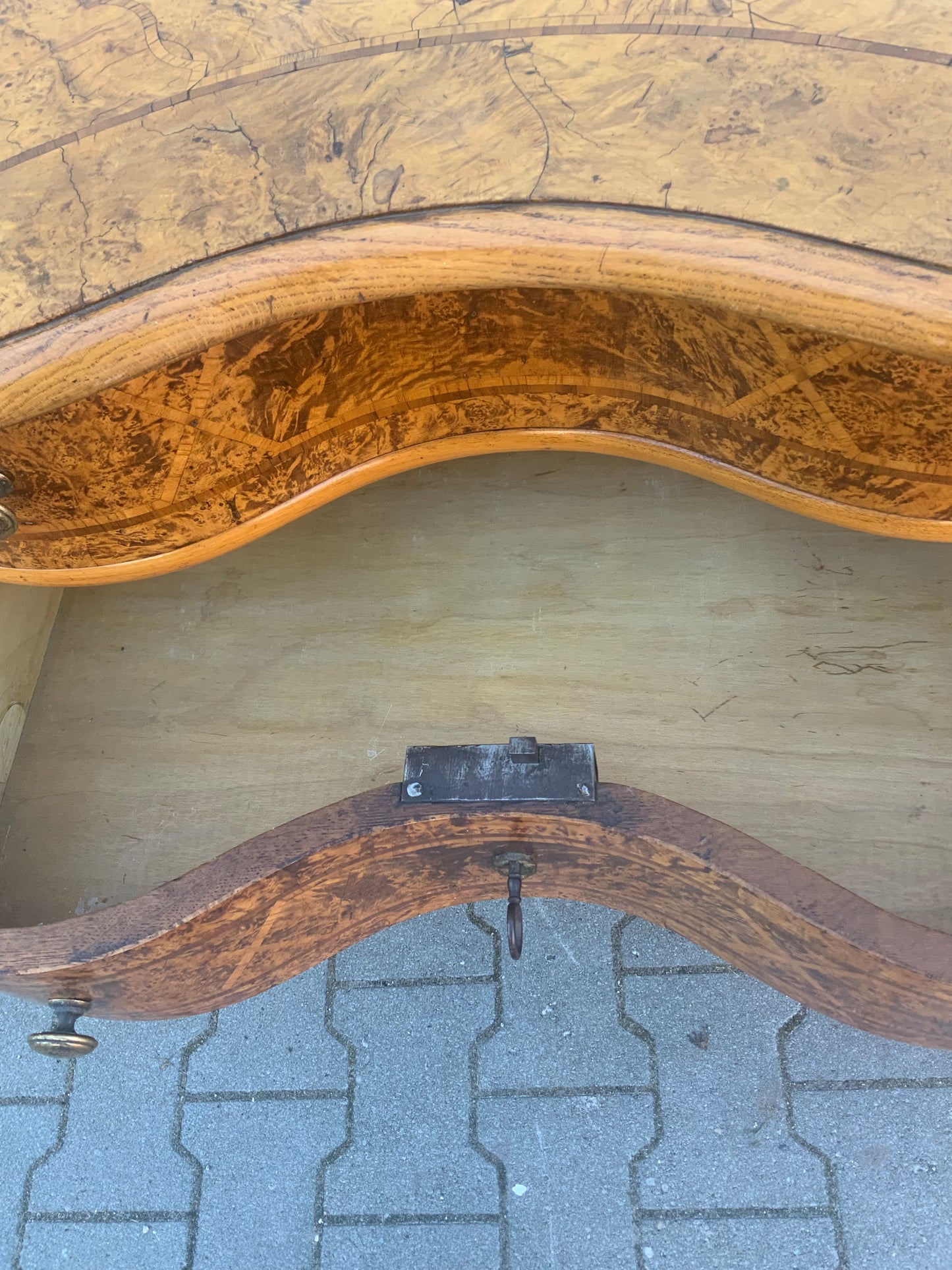 Braunschweiger Barockkommode in Ahornmaser um 1760