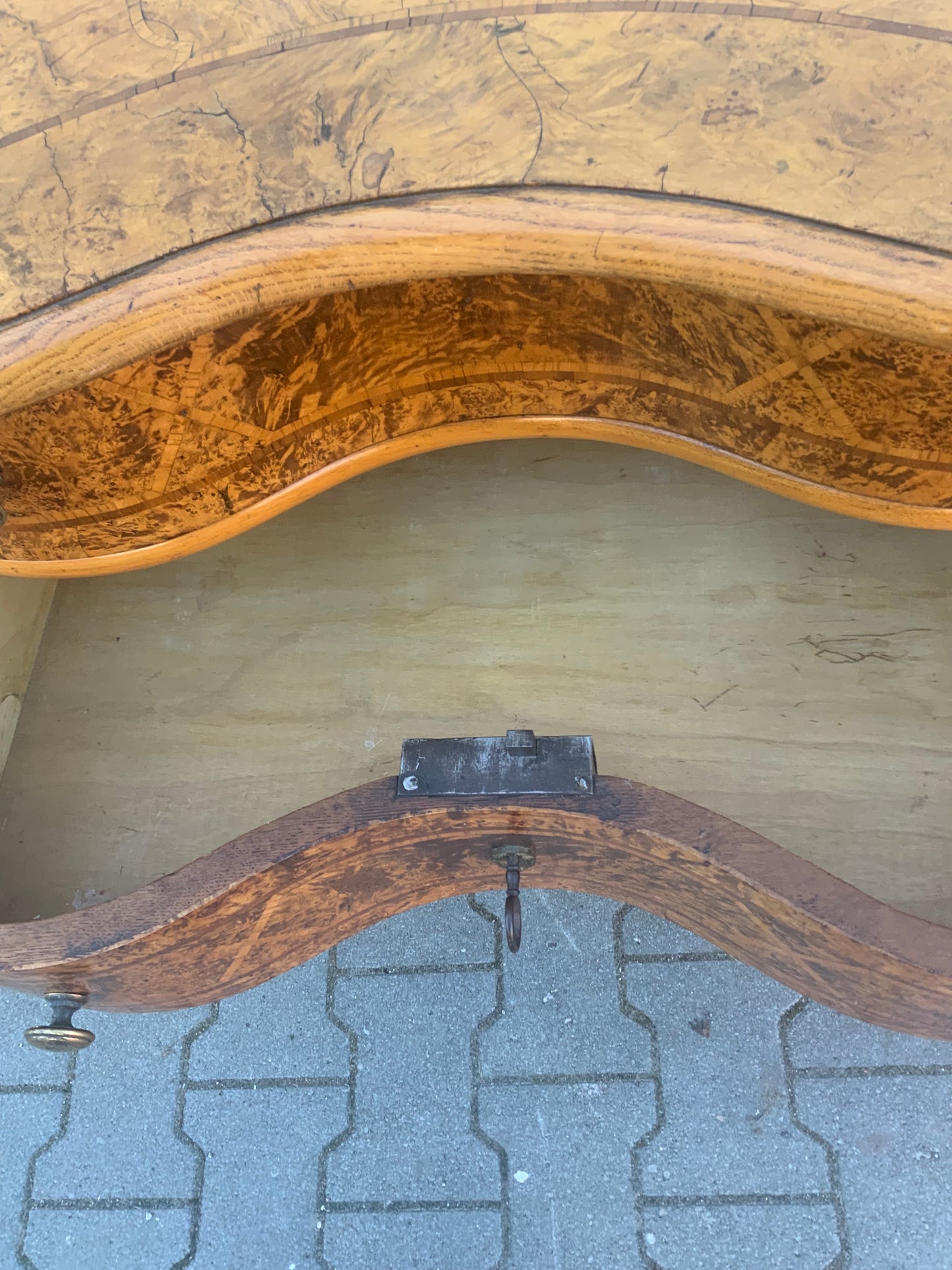 Braunschweiger Barockkommode in Ahornmaser um 1760