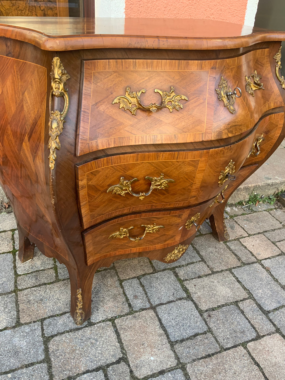 Skandinavische Barockkommode in Nussbaum um 1900
