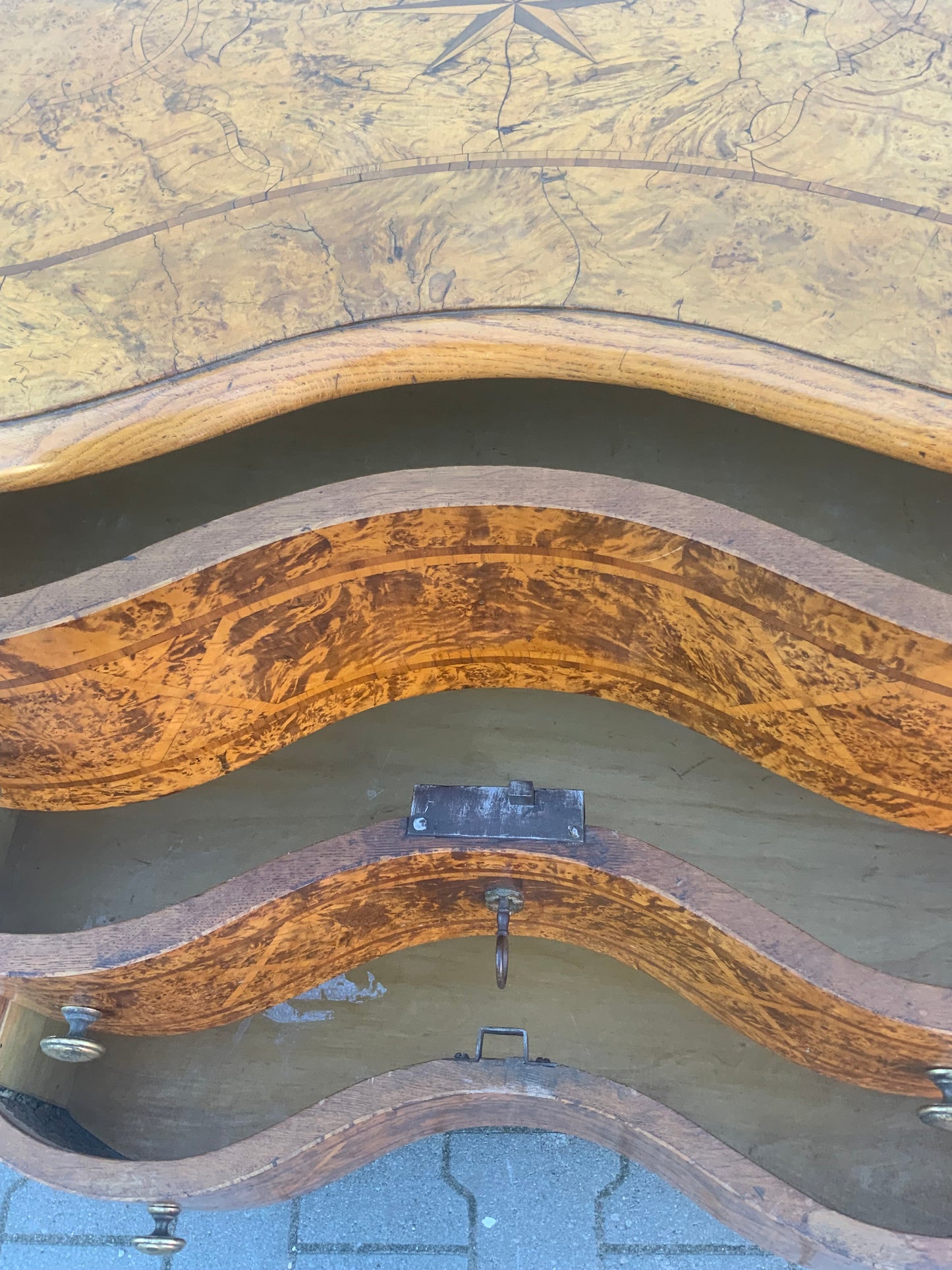 Braunschweiger Barockkommode in Ahornmaser um 1760