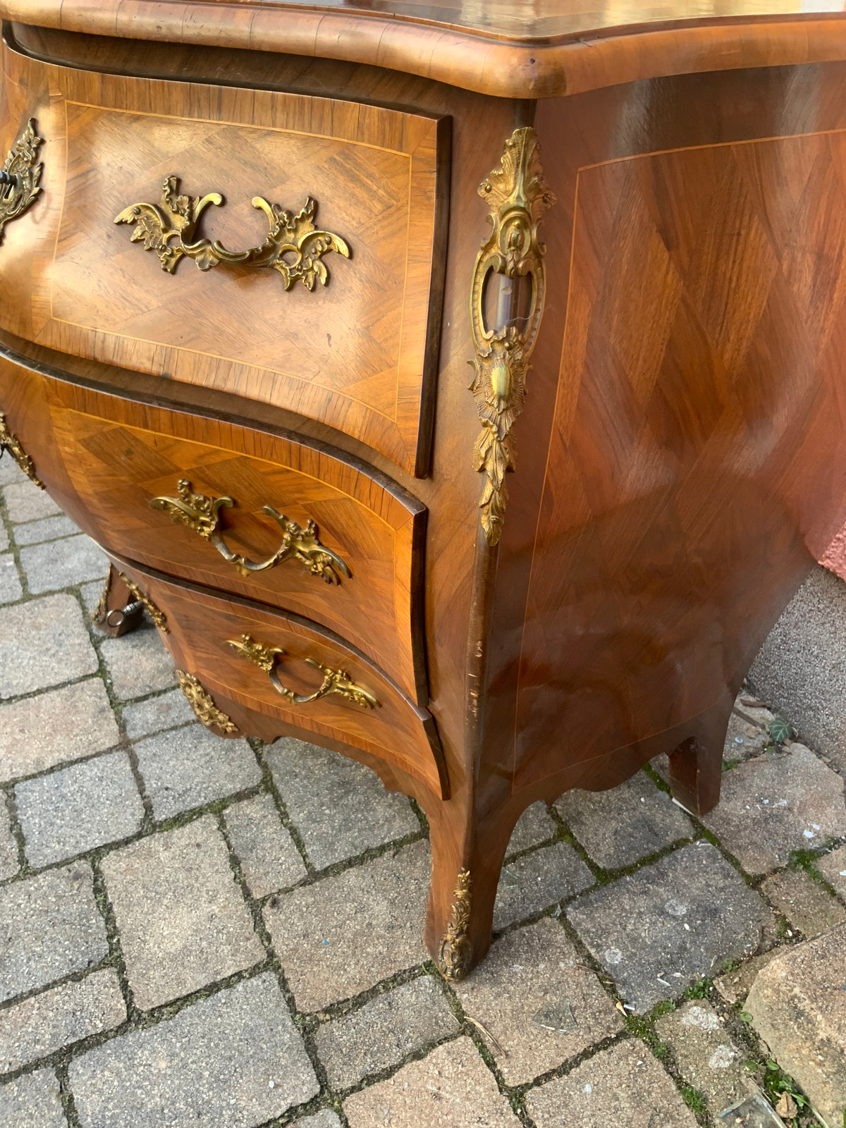 Skandinavische Barockkommode in Nussbaum um 1900