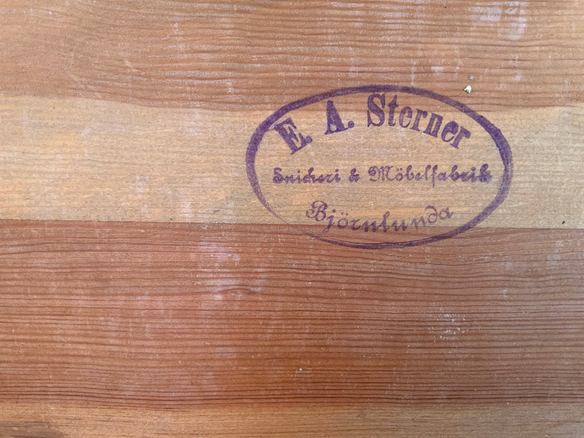 Skandinavische Barockkommode in Nussbaum um 1900