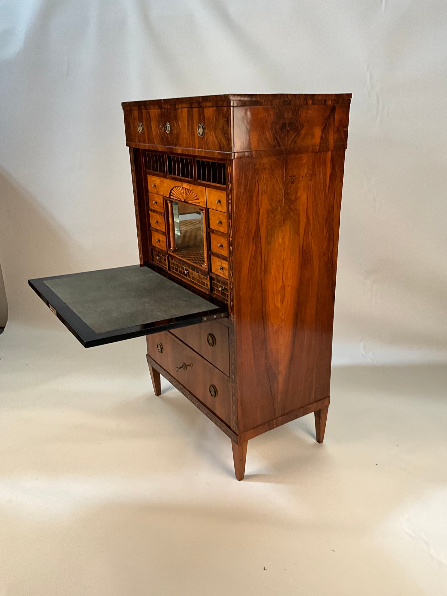 Klassizistischer Biedermeiersekretär in Nussbaum  um 1810. Reserviert !!