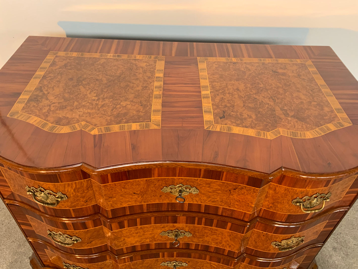 Barockkommode in Zwetschge um 1770