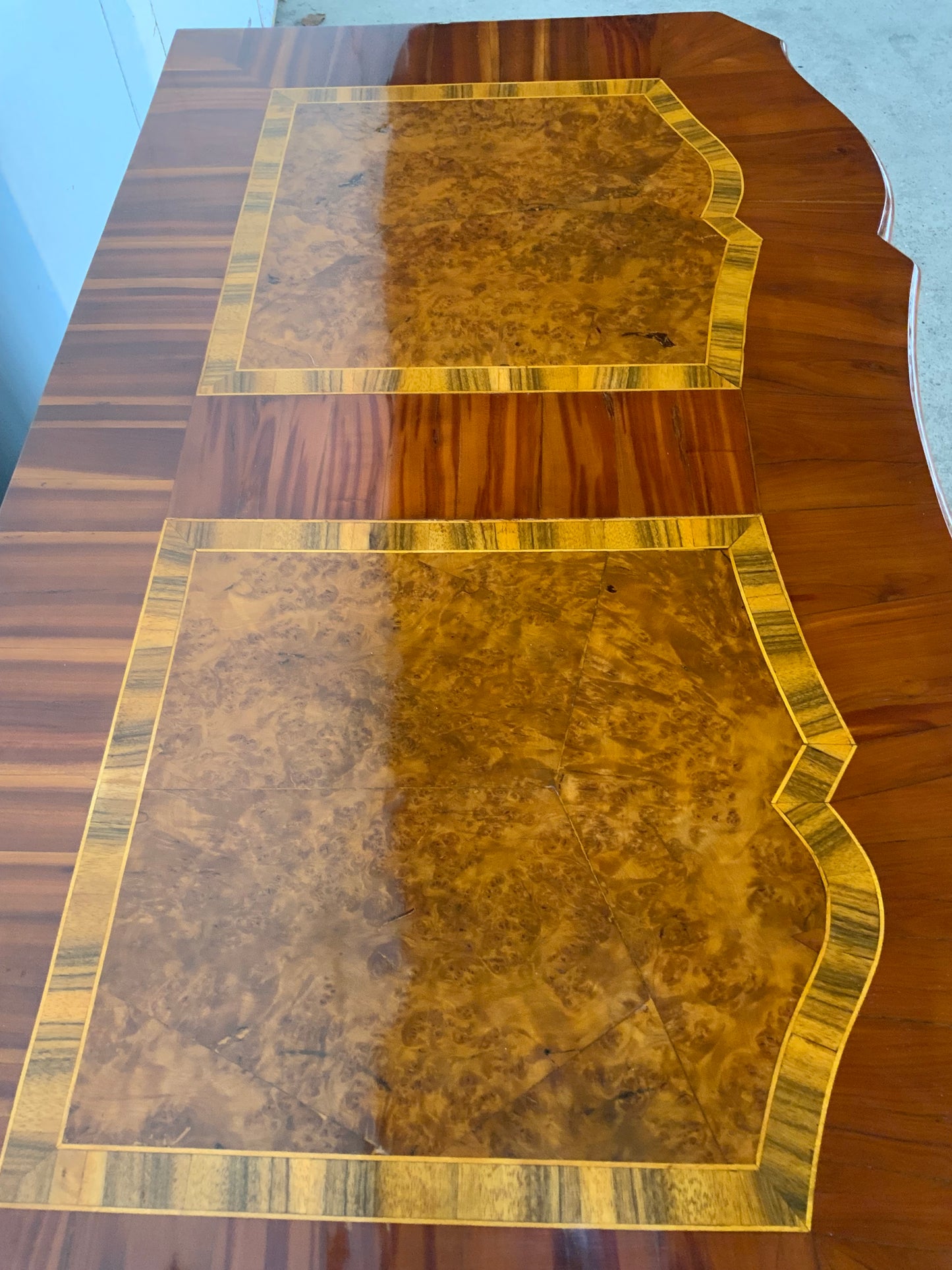 Barockkommode in Zwetschge um 1770