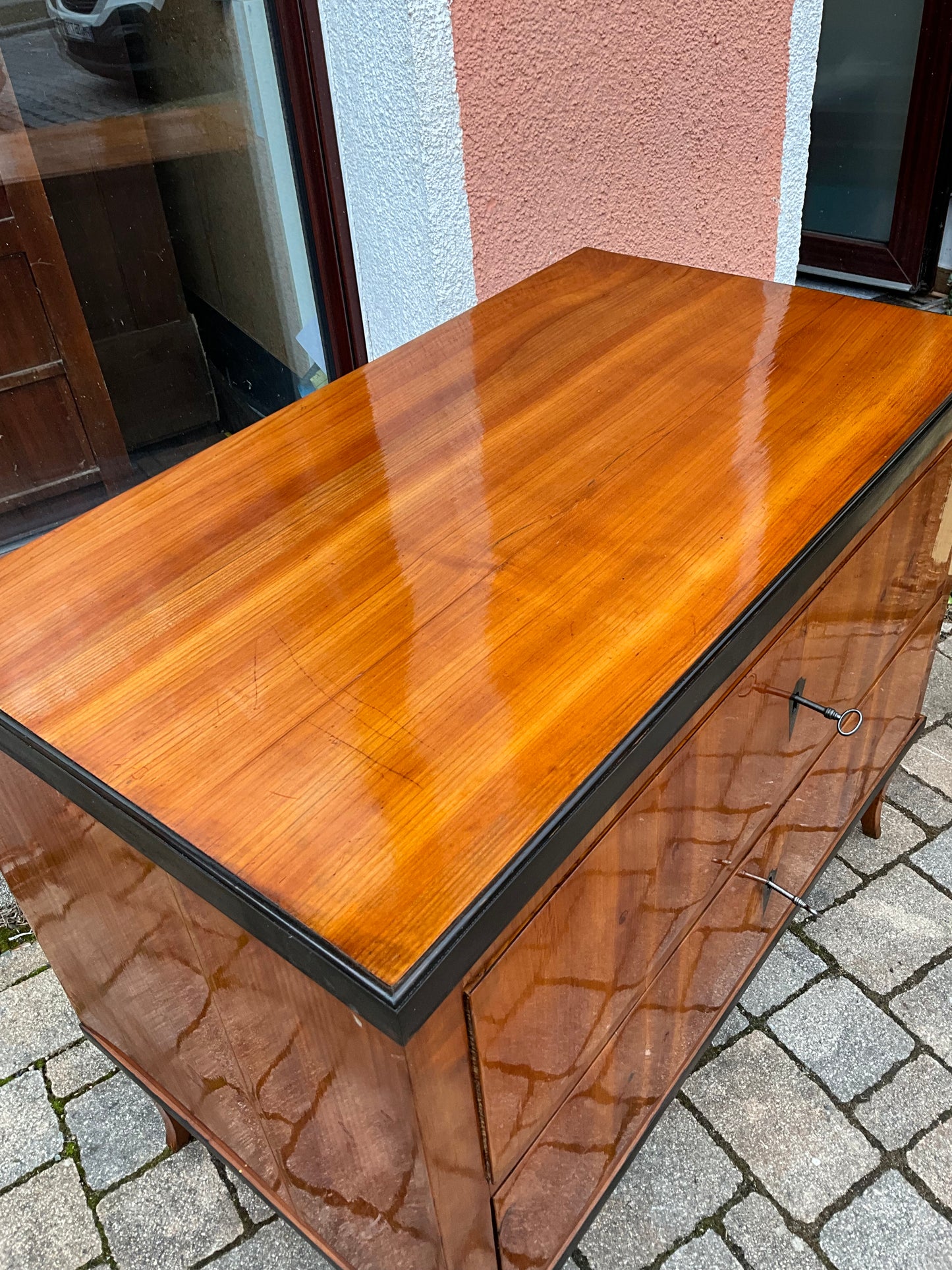 Biedermeierkommode in Kirschbaum um 1820