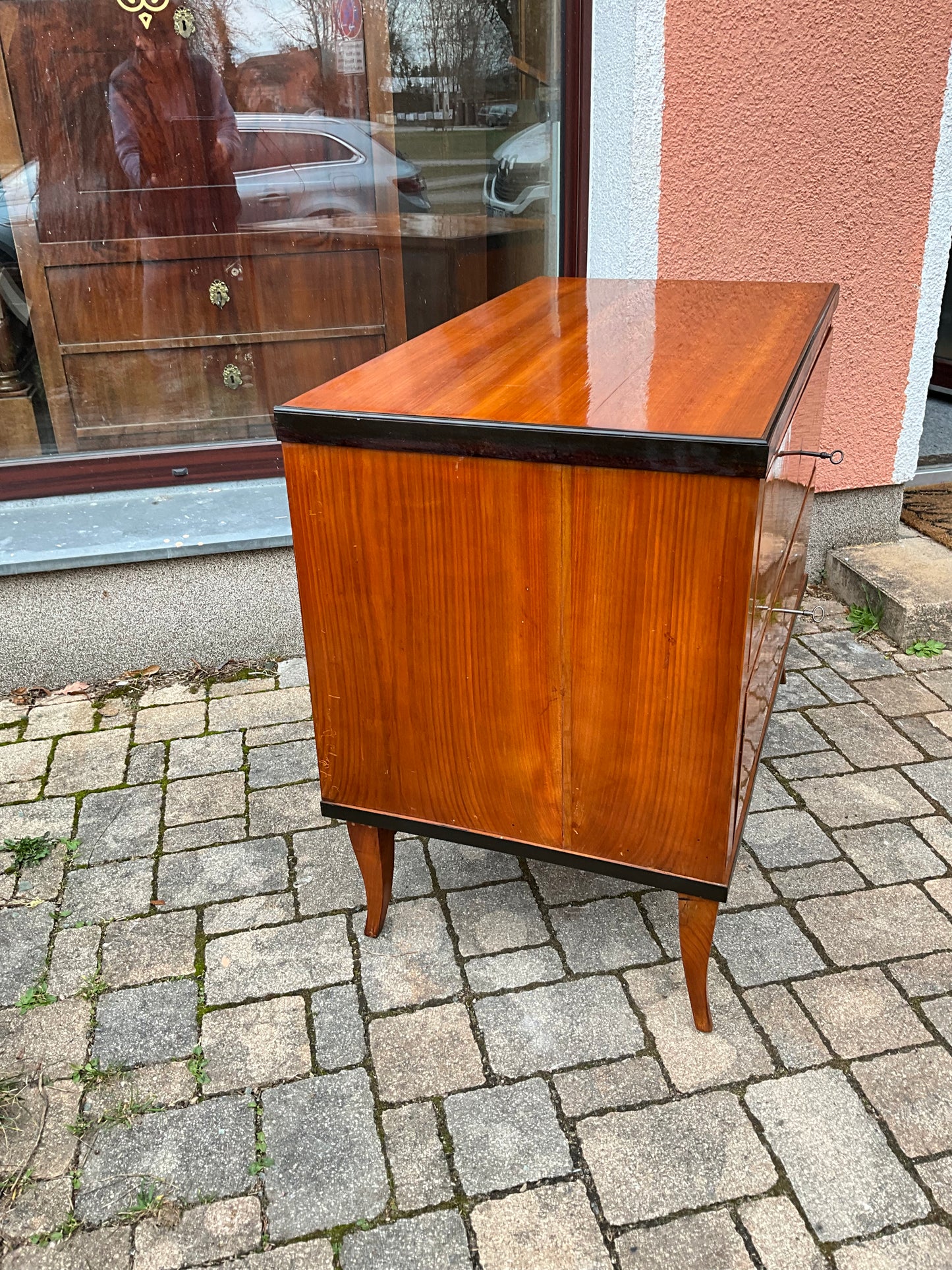 Biedermeierkommode in Kirschbaum um 1820