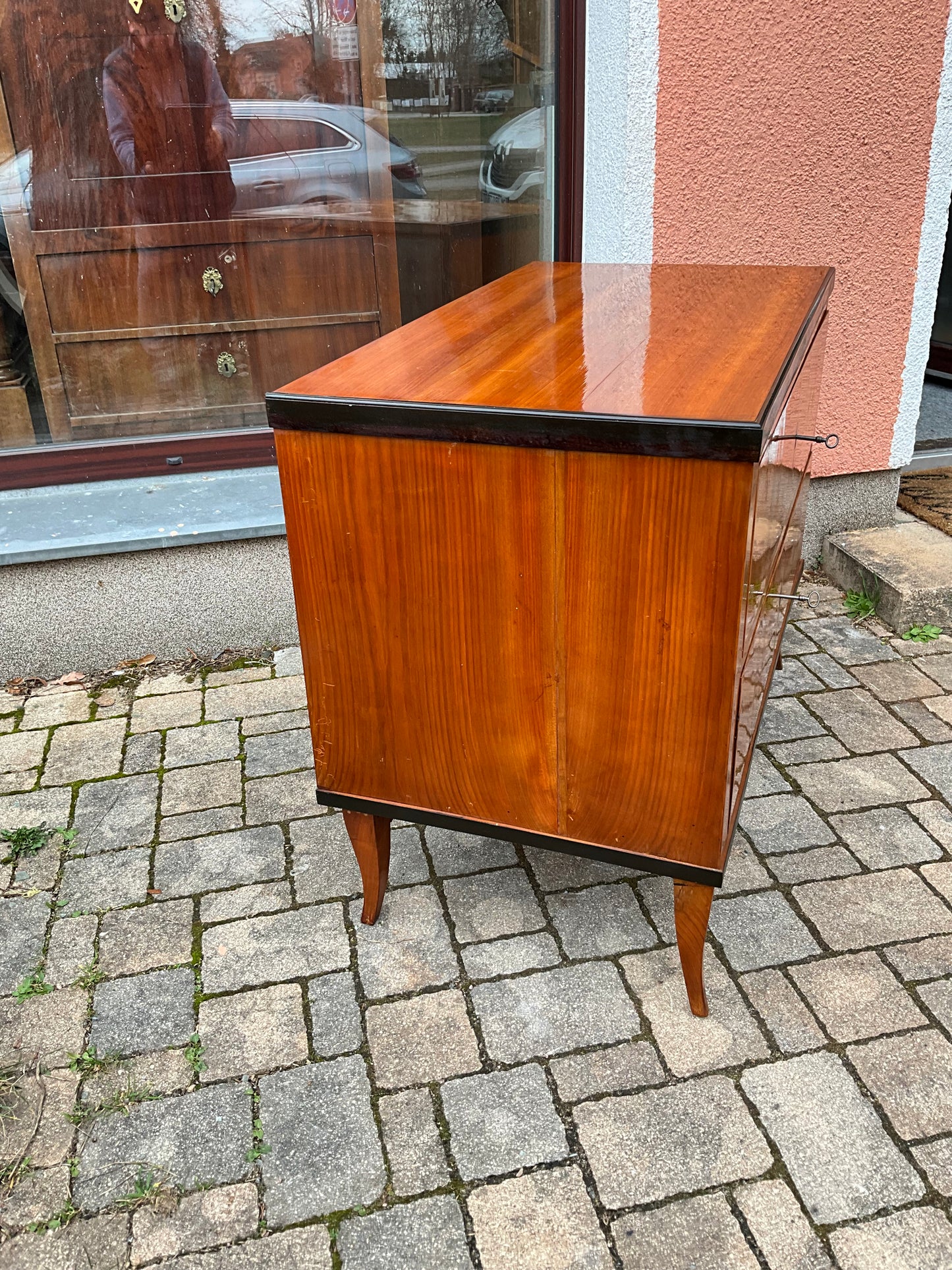 Biedermeierkommode in Kirschbaum um 1820