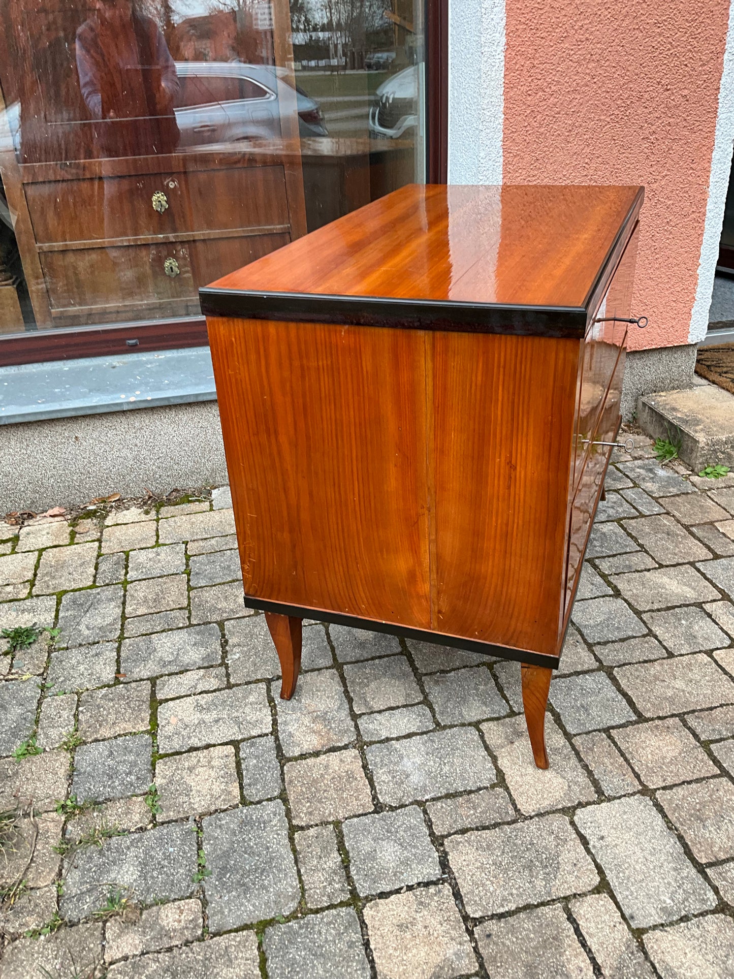 Biedermeierkommode in Kirschbaum um 1820