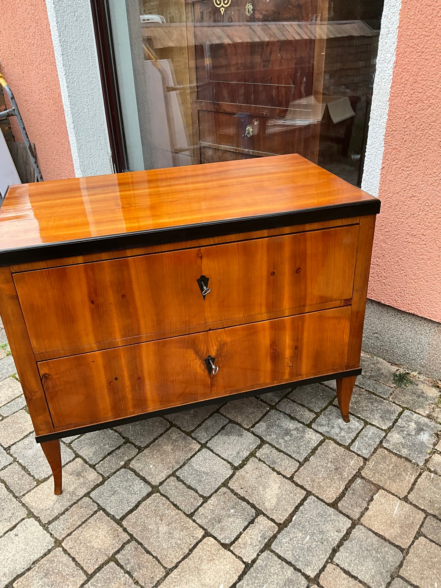 Biedermeierkommode in Kirschbaum um 1820