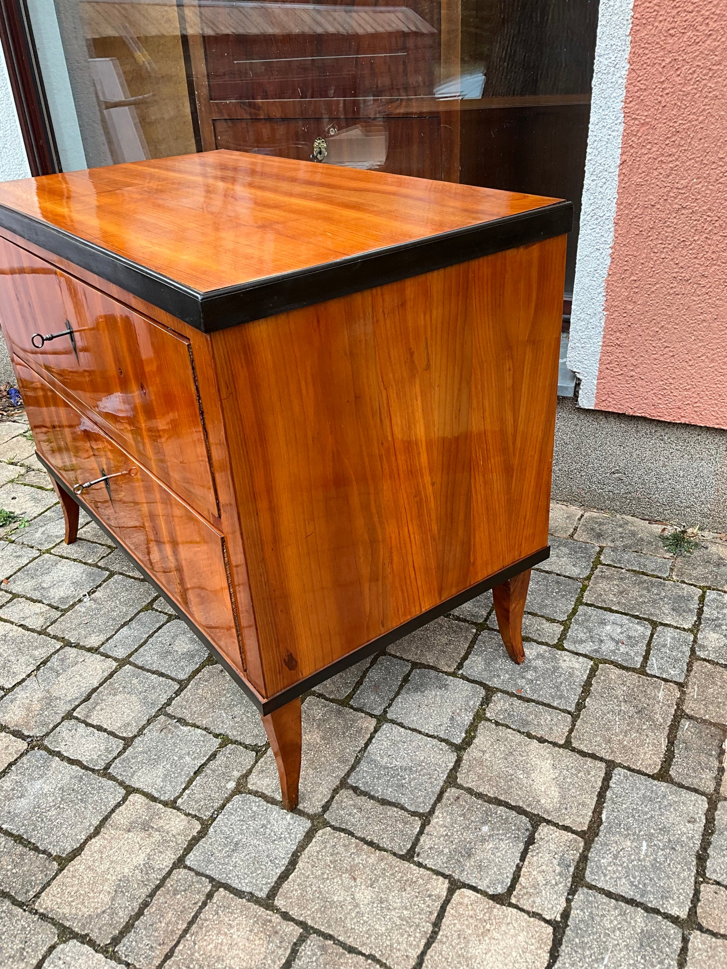 Biedermeierkommode in Kirschbaum um 1820