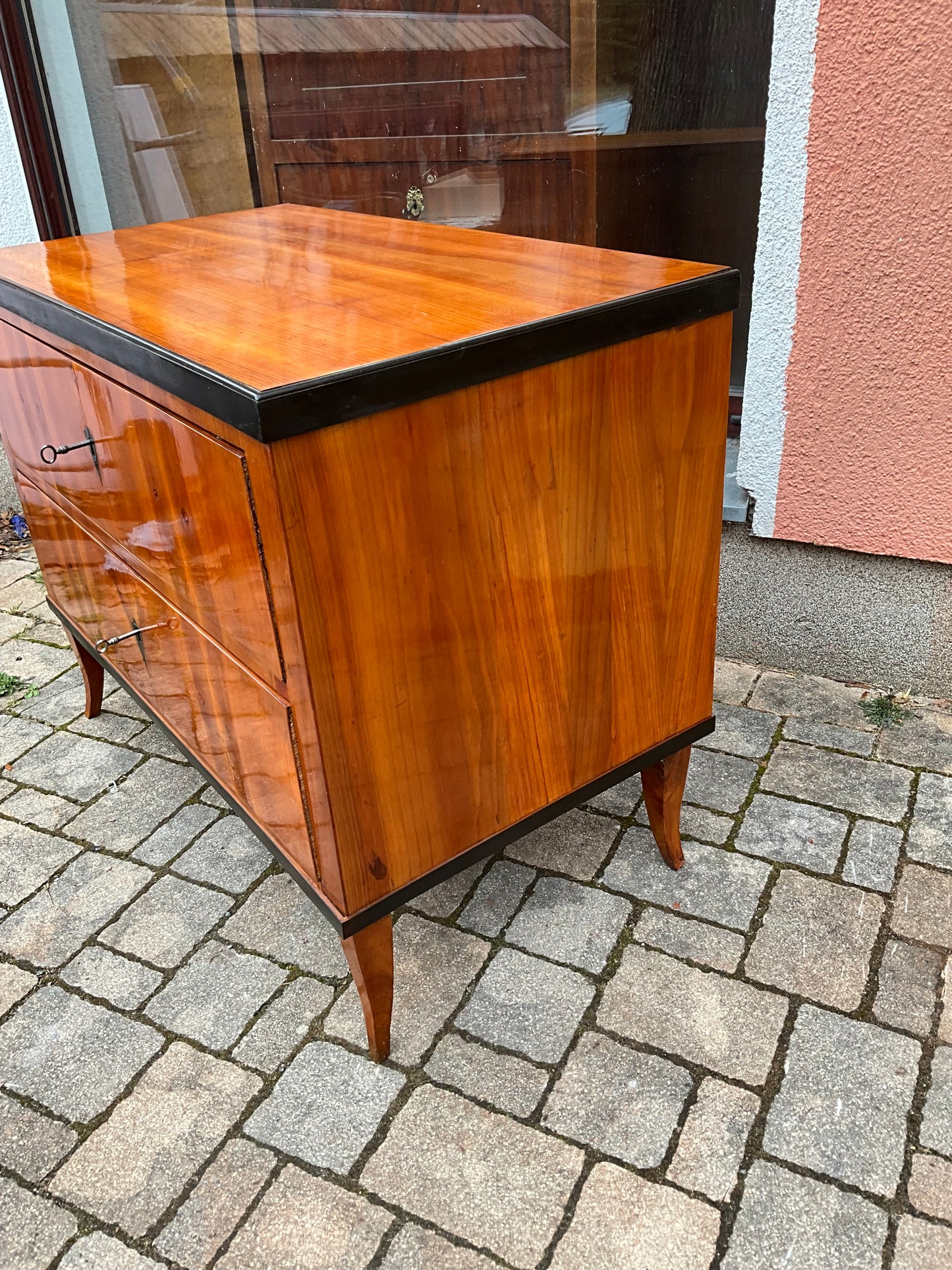 Biedermeierkommode in Kirschbaum um 1820
