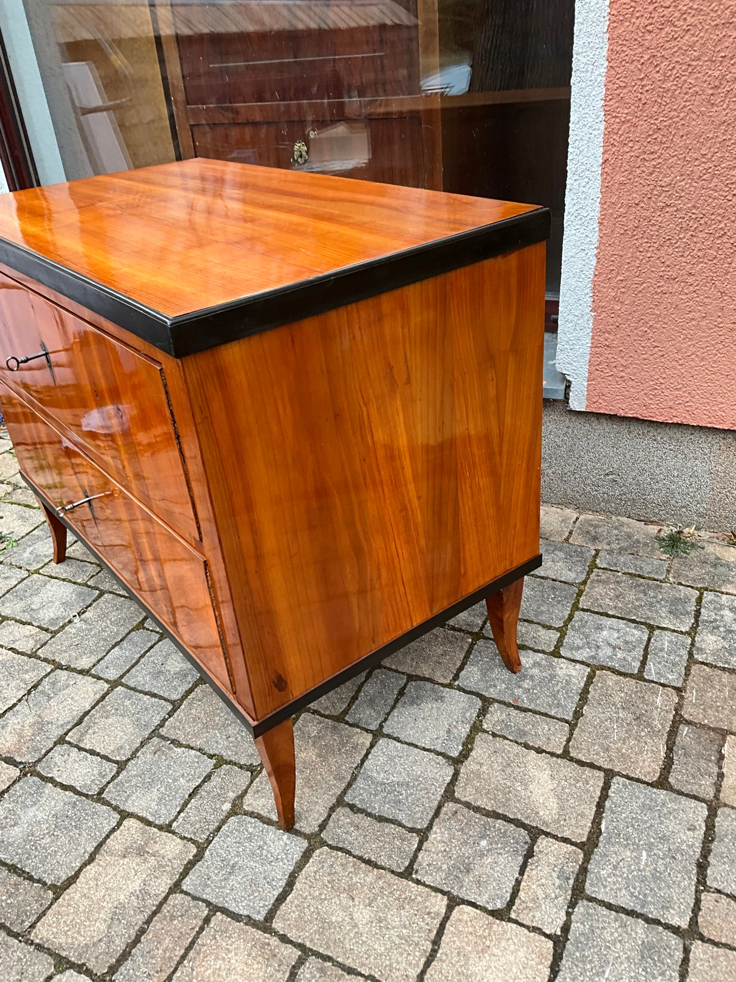 Biedermeierkommode in Kirschbaum um 1820