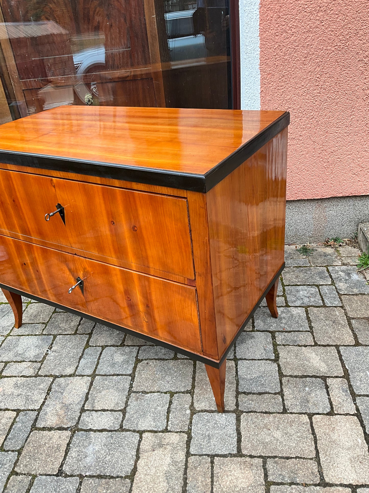 Biedermeierkommode in Kirschbaum um 1820