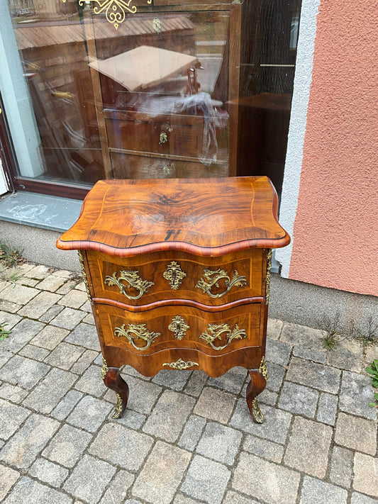 Dresdner Barockkommode in Nussbaum um 1870