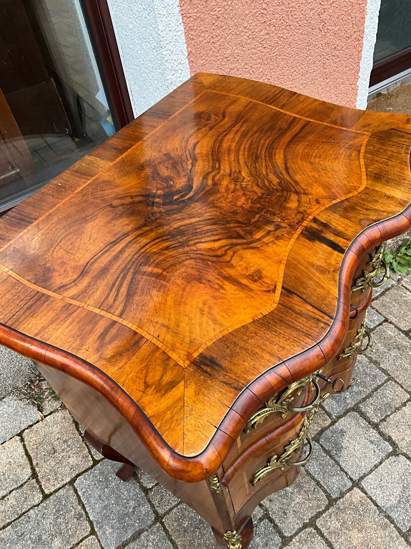 Dresdner Barockkommode in Nussbaum um 1870