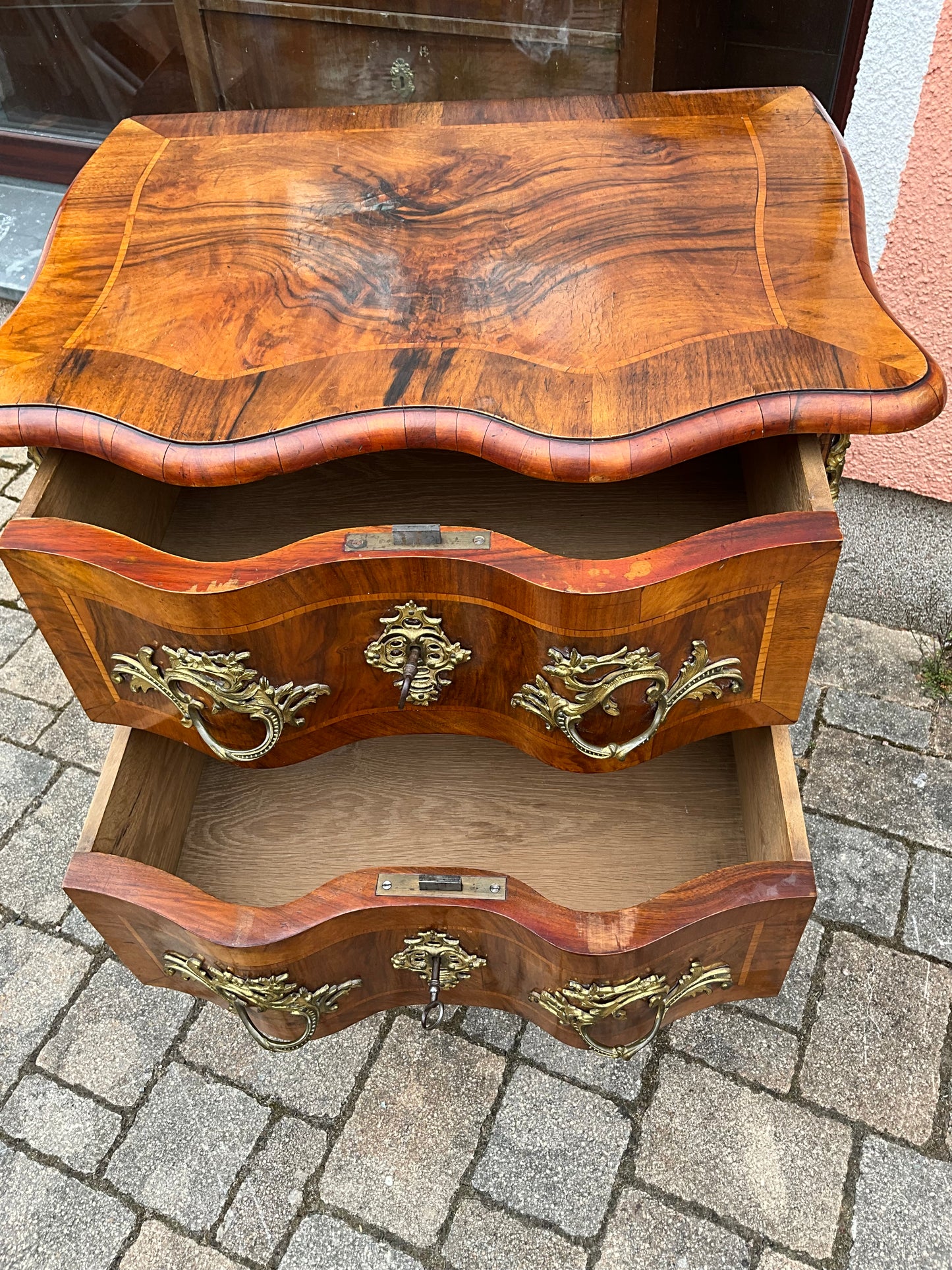 Dresdner Barockkommode in Nussbaum um 1870