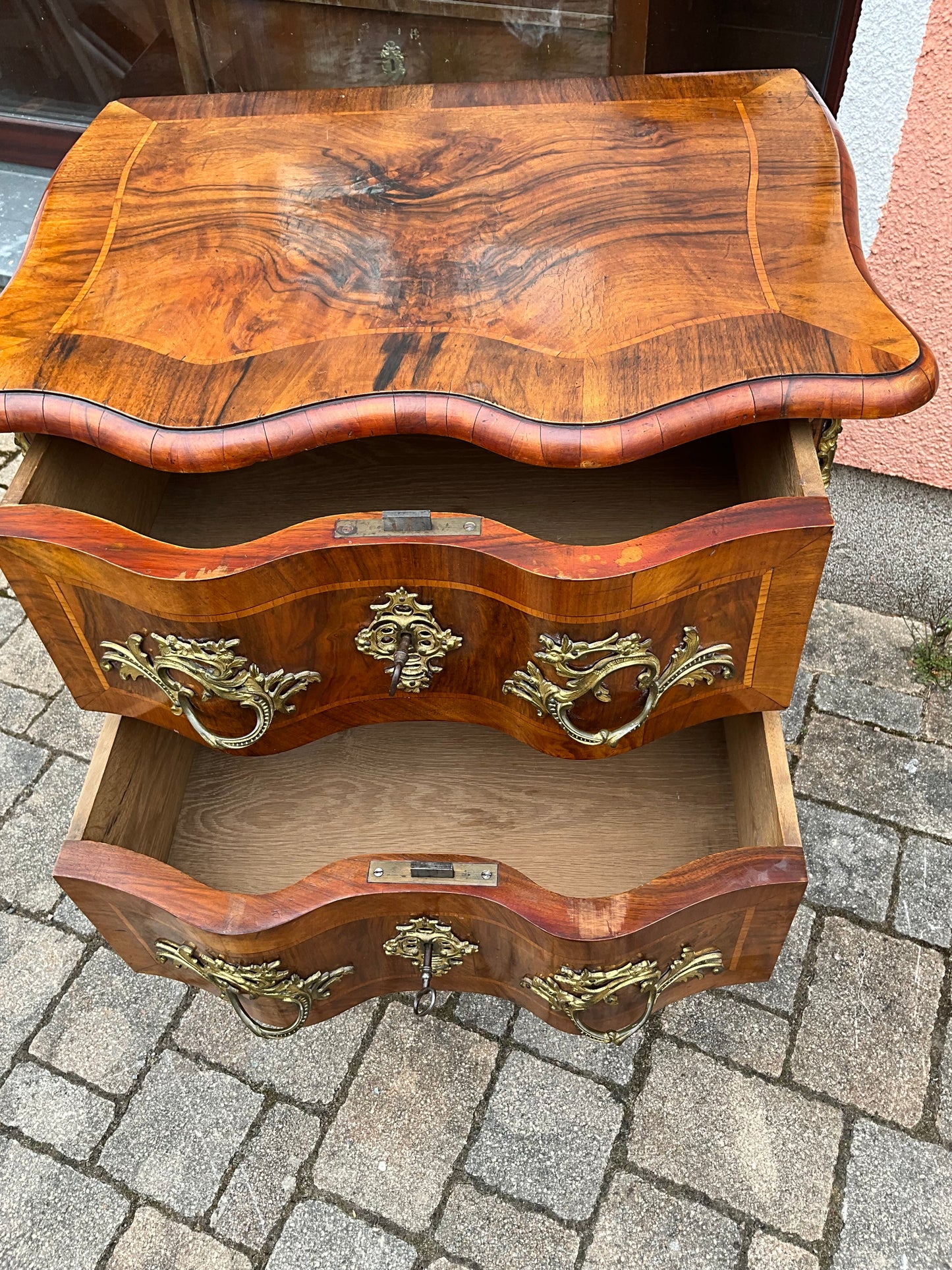 Dresdner Barockkommode in Nussbaum um 1870