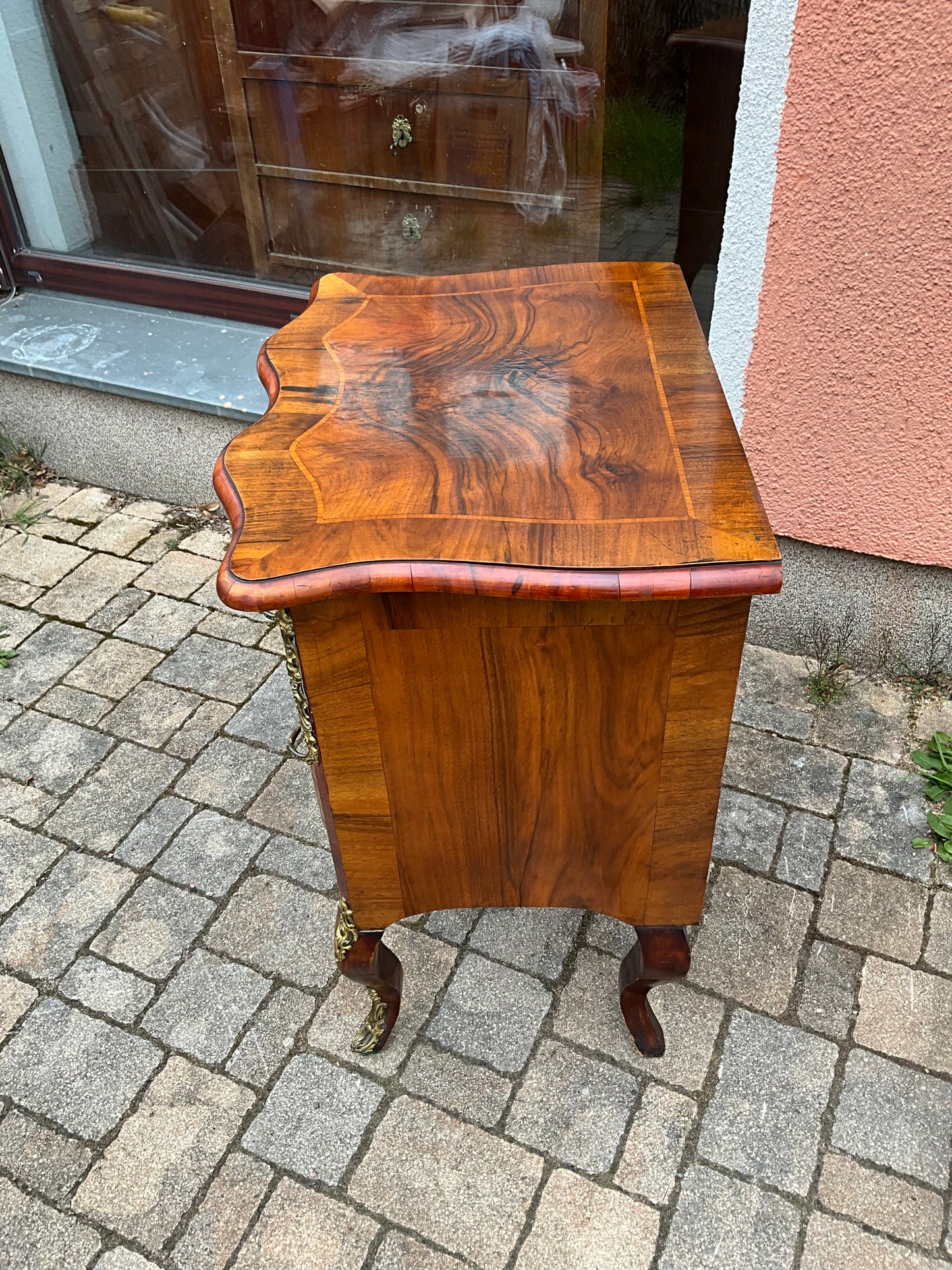 Dresdner Barockkommode in Nussbaum um 1870