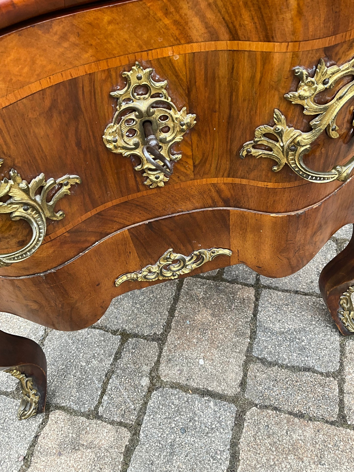 Dresdner Barockkommode in Nussbaum um 1870