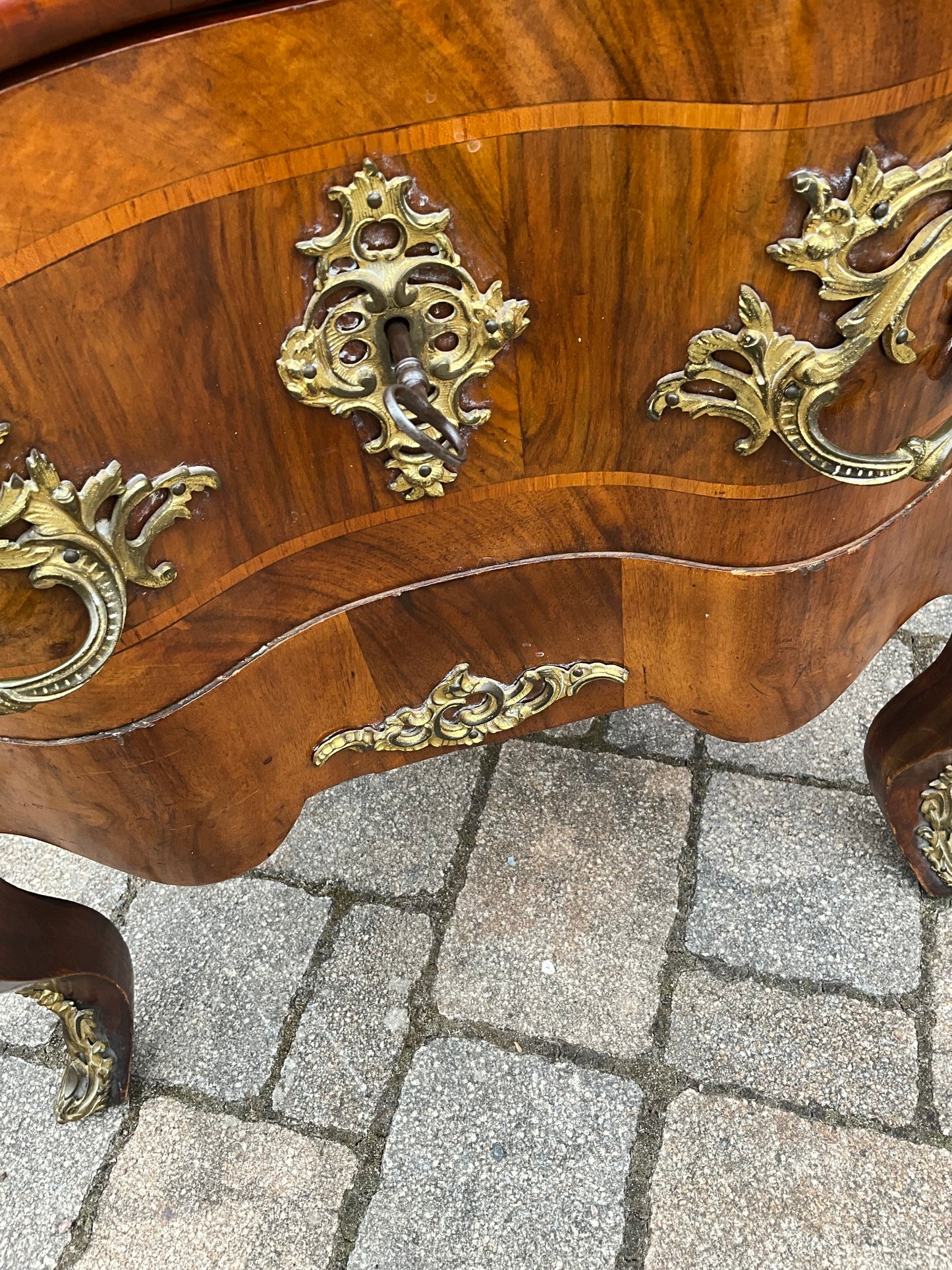 Dresdner Barockkommode in Nussbaum um 1870