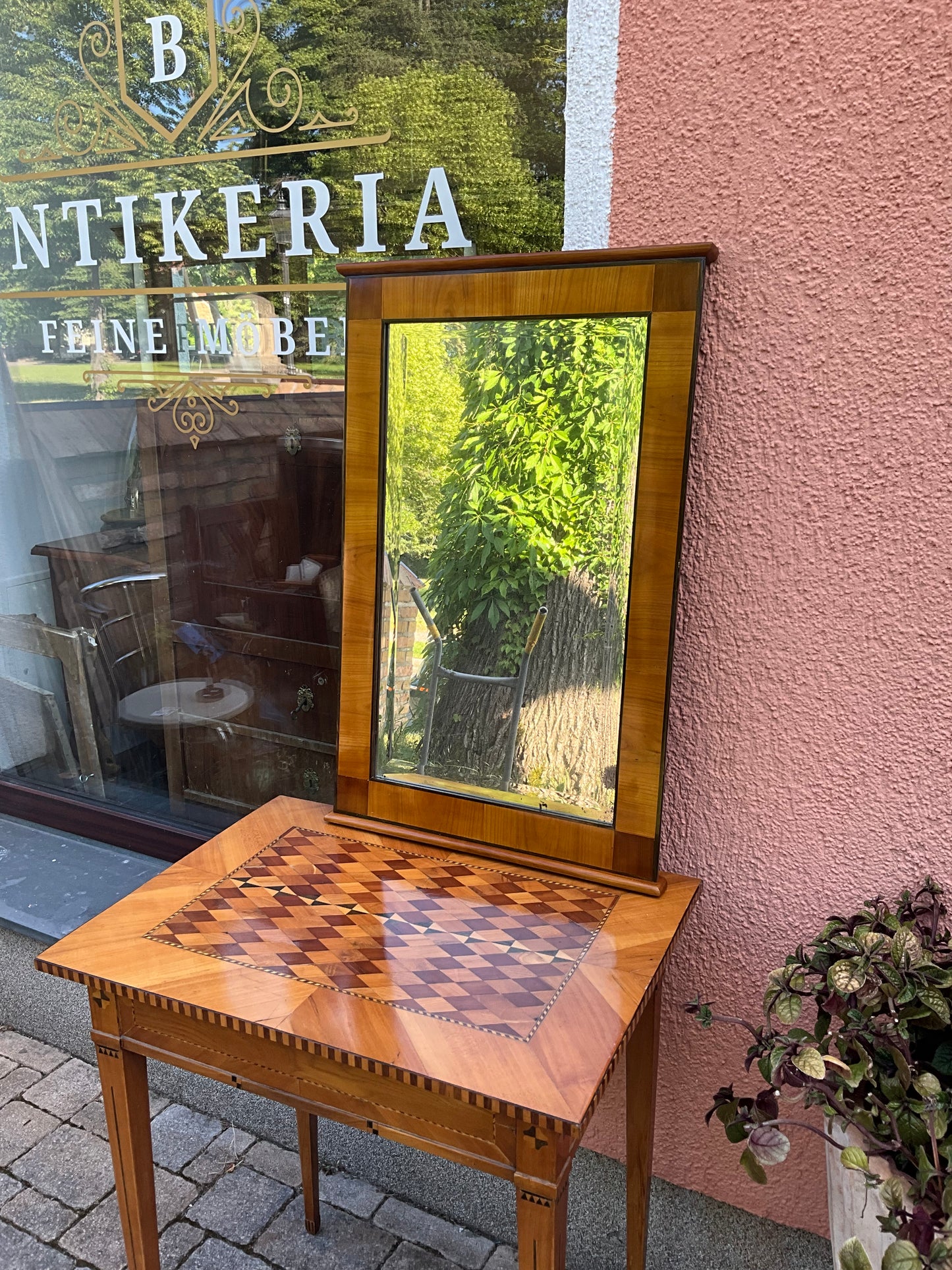 Louis Seize Beistelltisch mit Marketerie