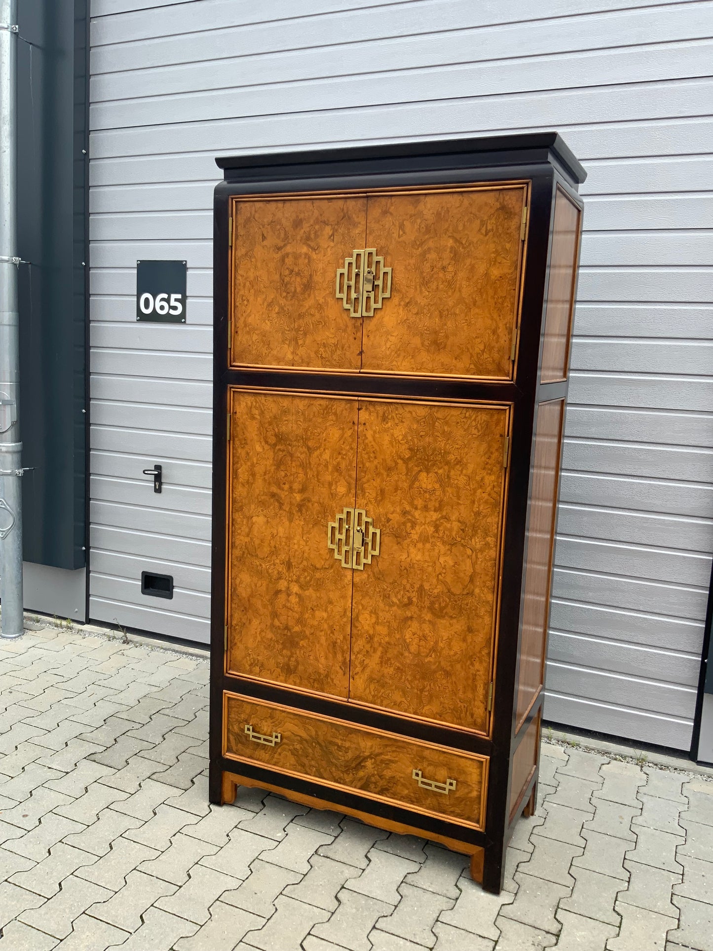 1970 s Vintage Chin Hua Hochschrank Designer Raymond Sobota