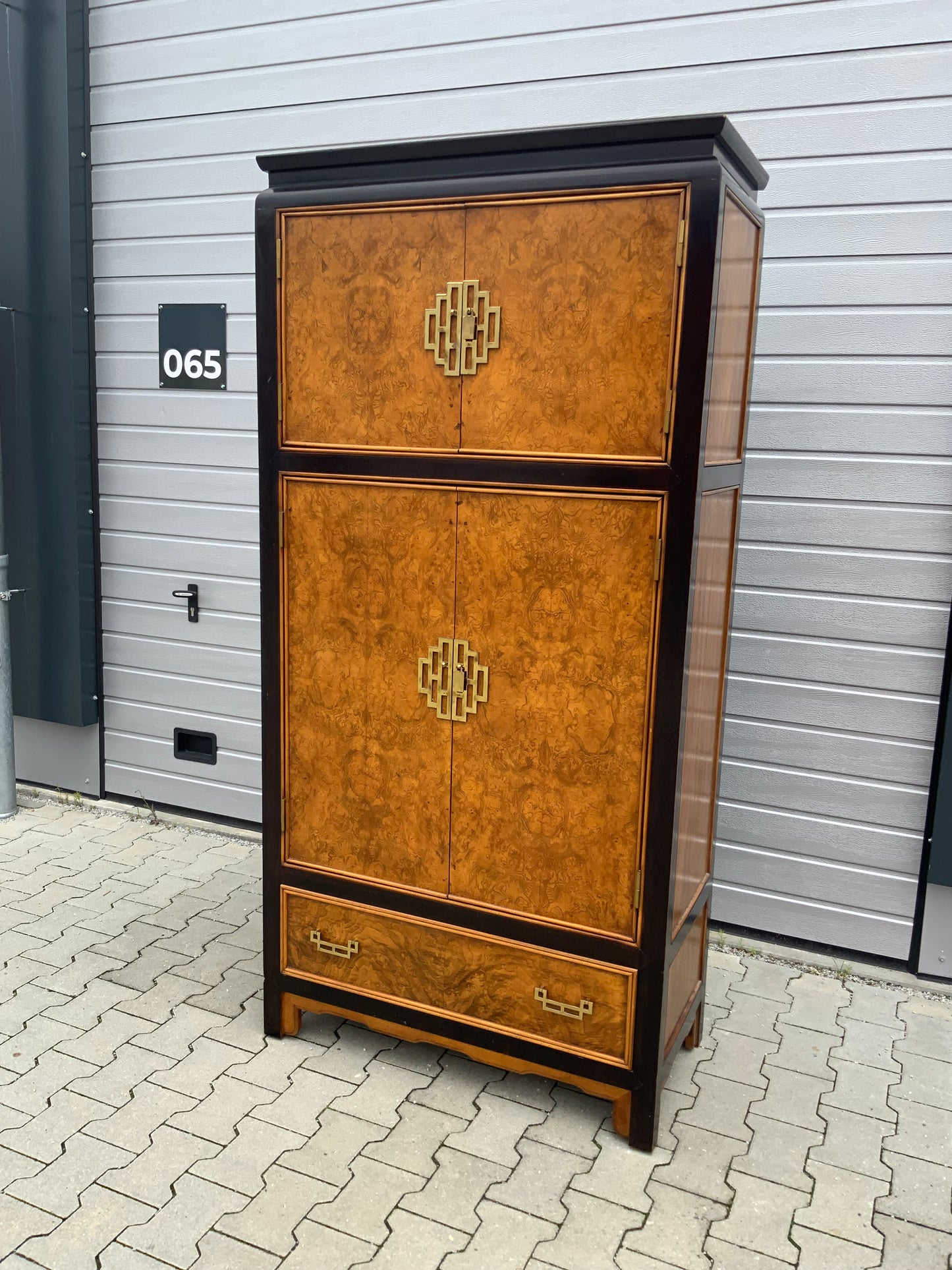 1970 s Vintage Chin Hua Hochschrank Designer Raymond Sobota