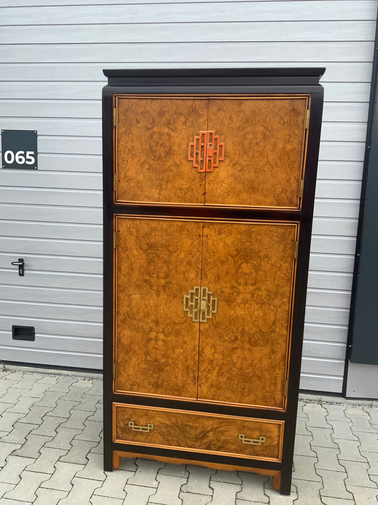 1970 s Vintage Chin Hua Hochschrank Designer Raymond Sobota
