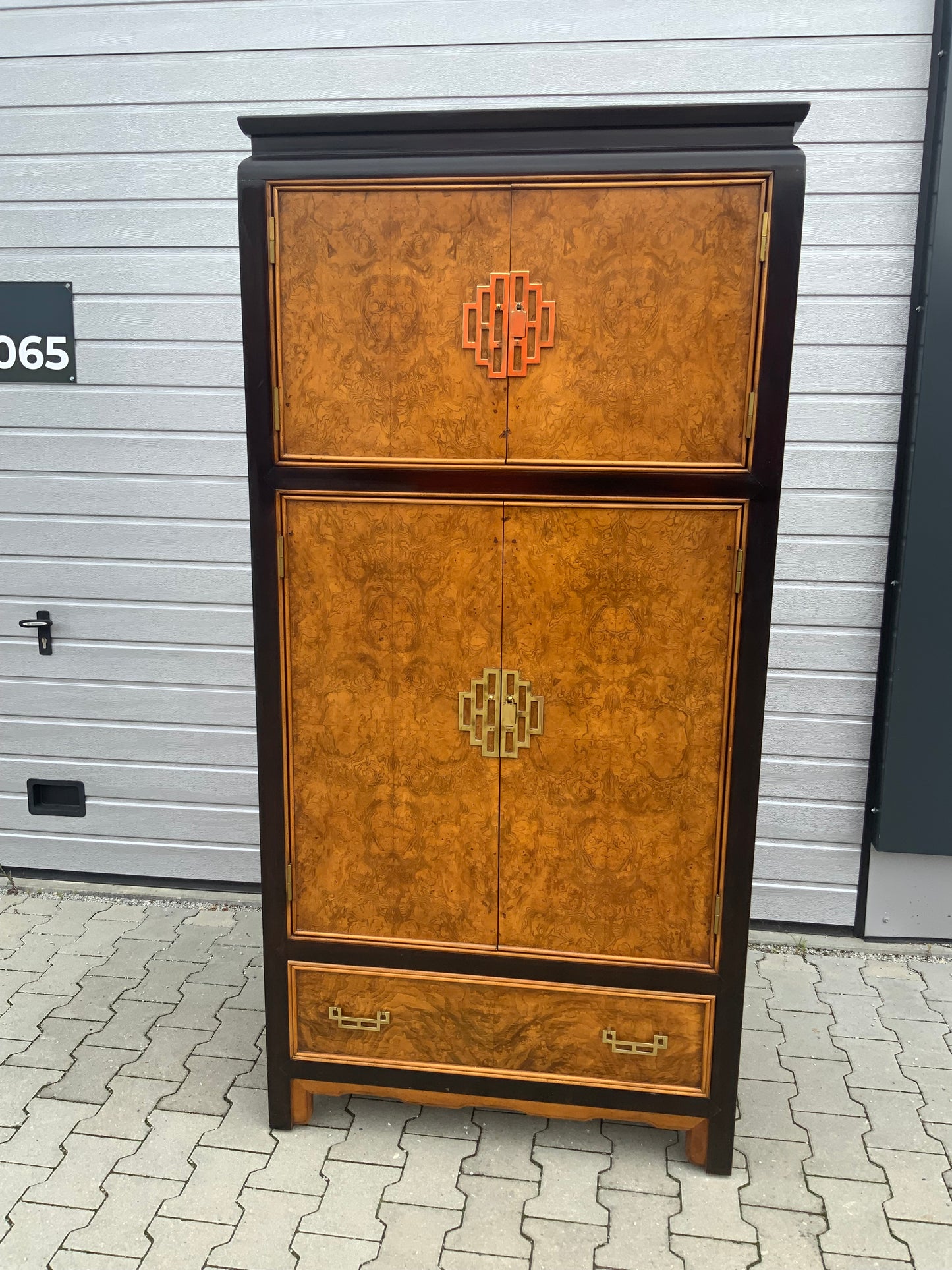 1970 s Vintage Chin Hua Hochschrank Designer Raymond Sobota