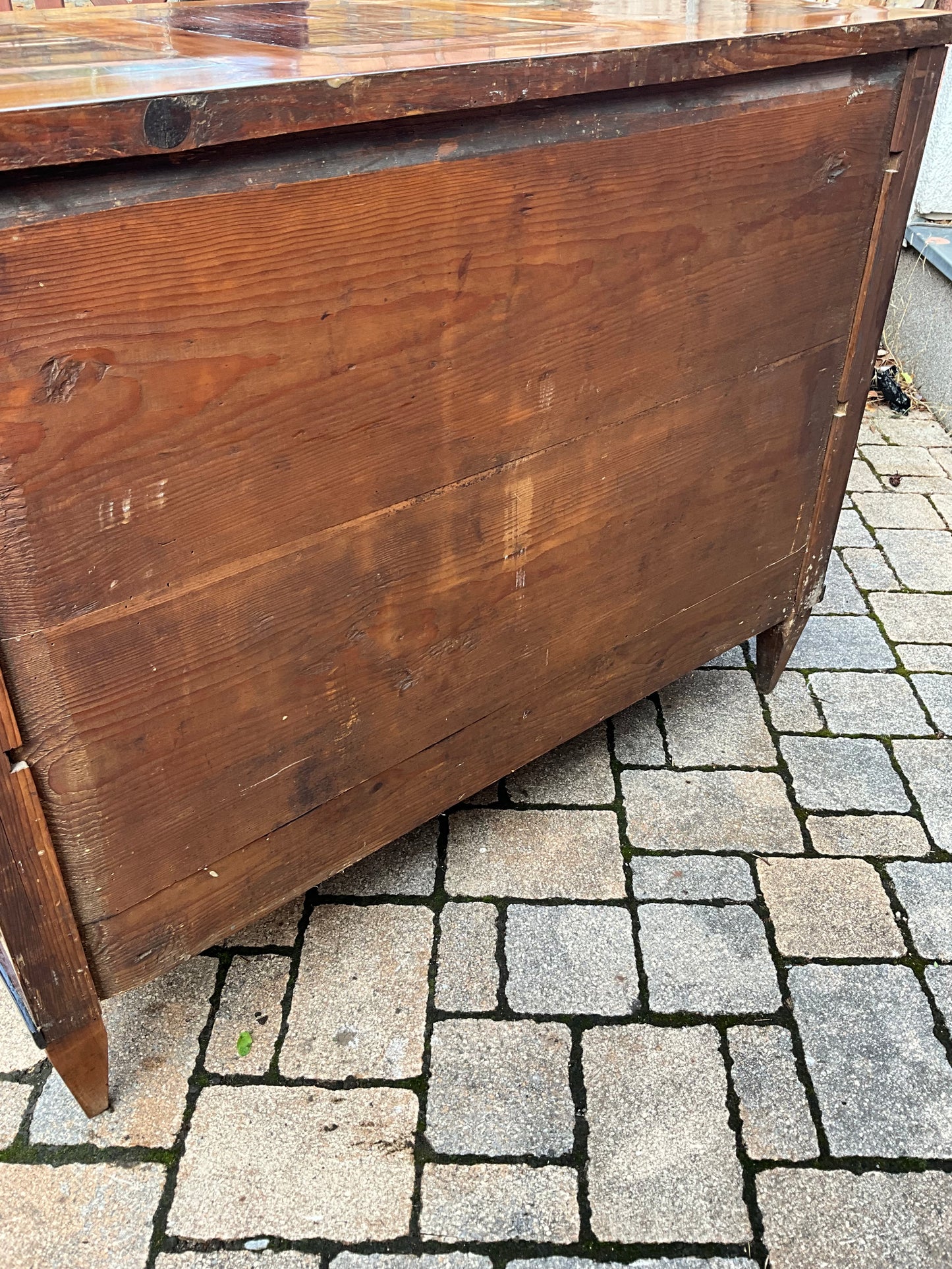 Seltene Biedermeierkommode in Nusswurzelfurnier um 1830