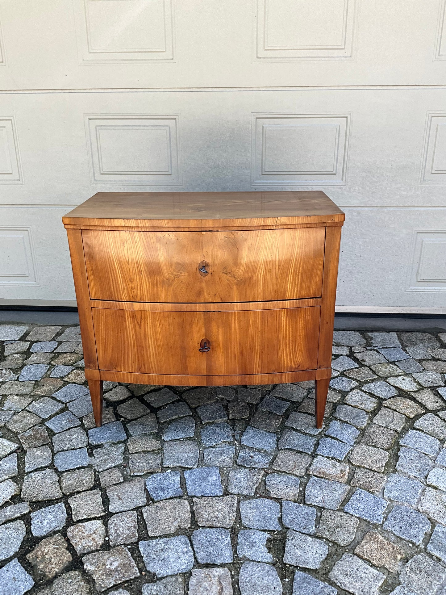 Biedermeierkommode in Esche um 1820