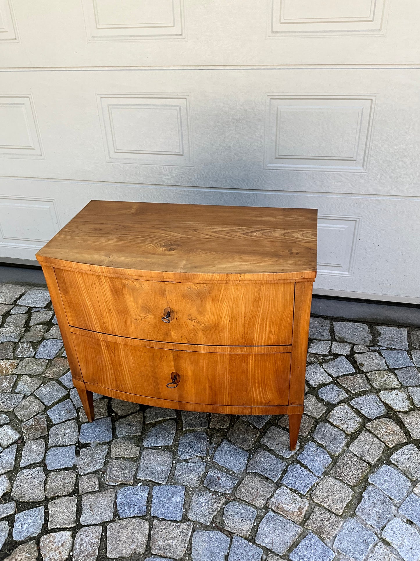 Biedermeierkommode in Esche um 1820