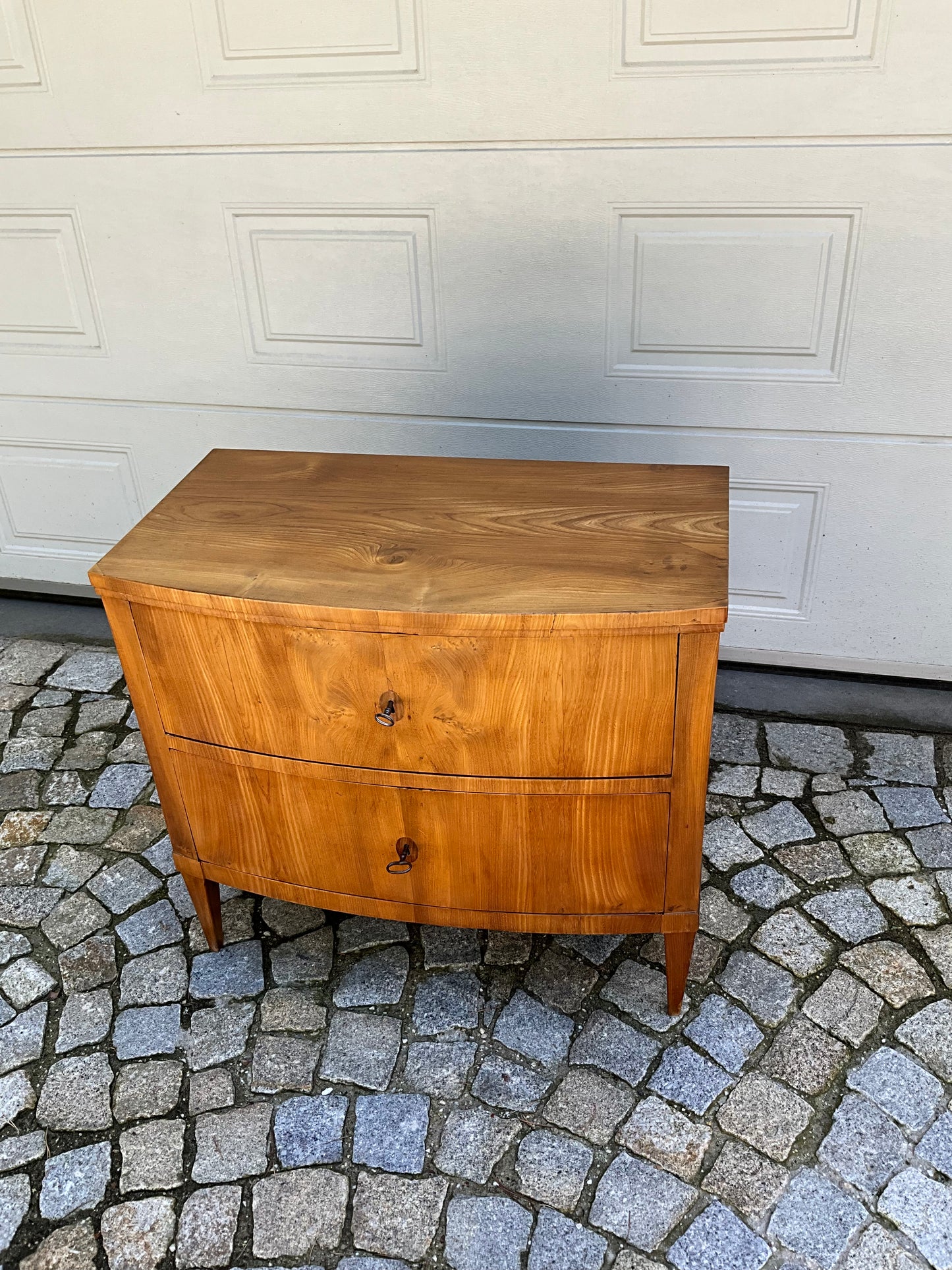 Biedermeierkommode in Esche um 1820