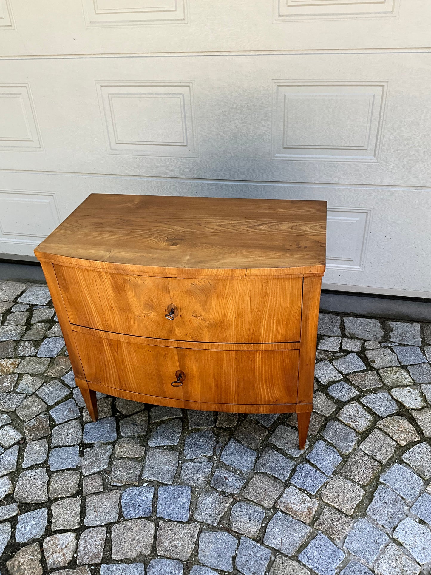 Biedermeierkommode in Esche um 1820