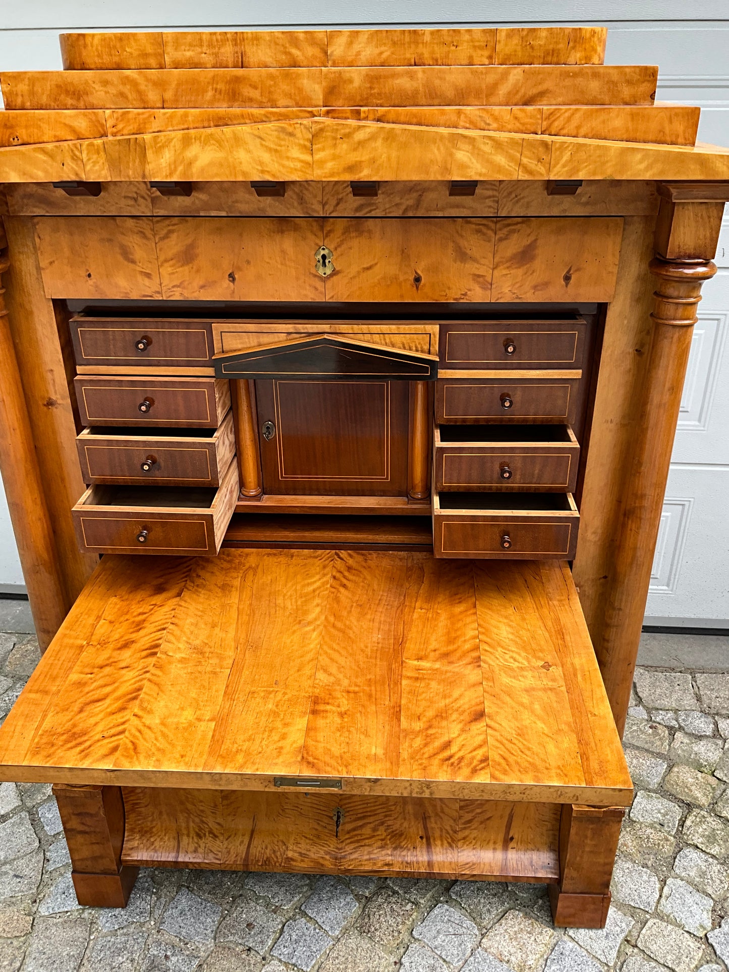 Biedermeier Sekretär in Birke Berlin um 1820